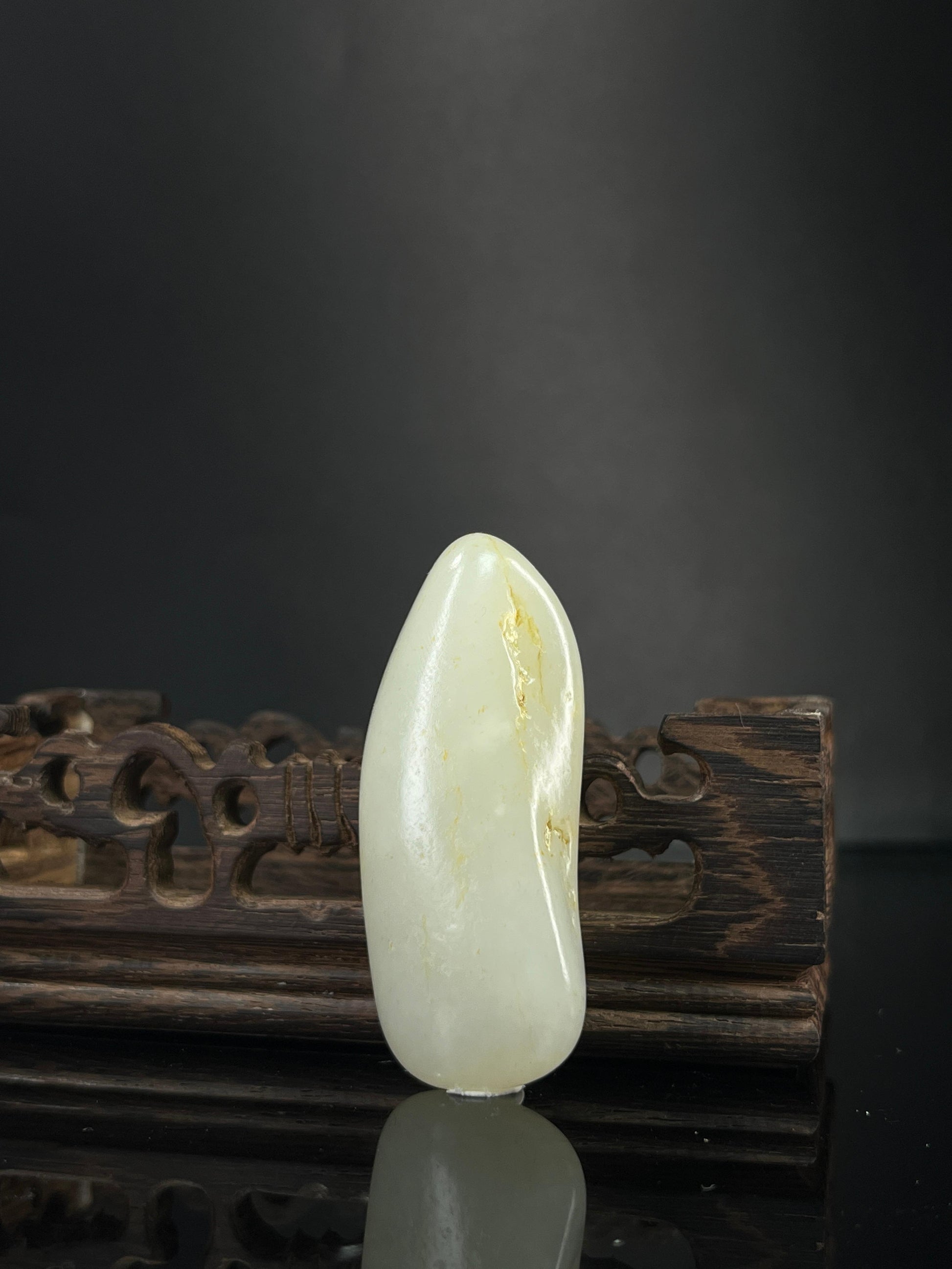 新疆和田白玉带微洒金皮籽料原石手把件（yc240516）