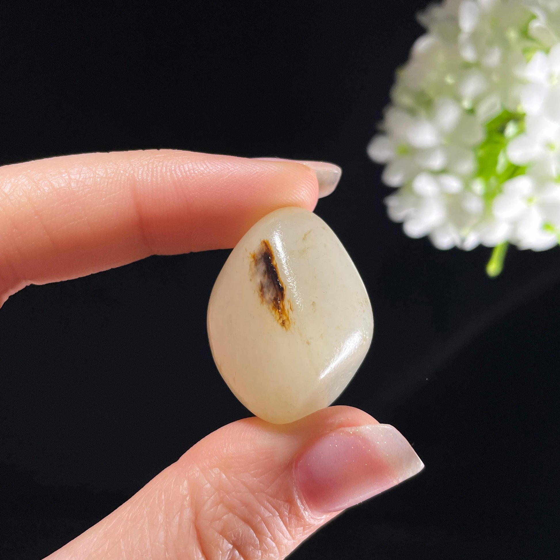 和田玉白玉“黛影梳痕”黑红皮籽料（yc394219）