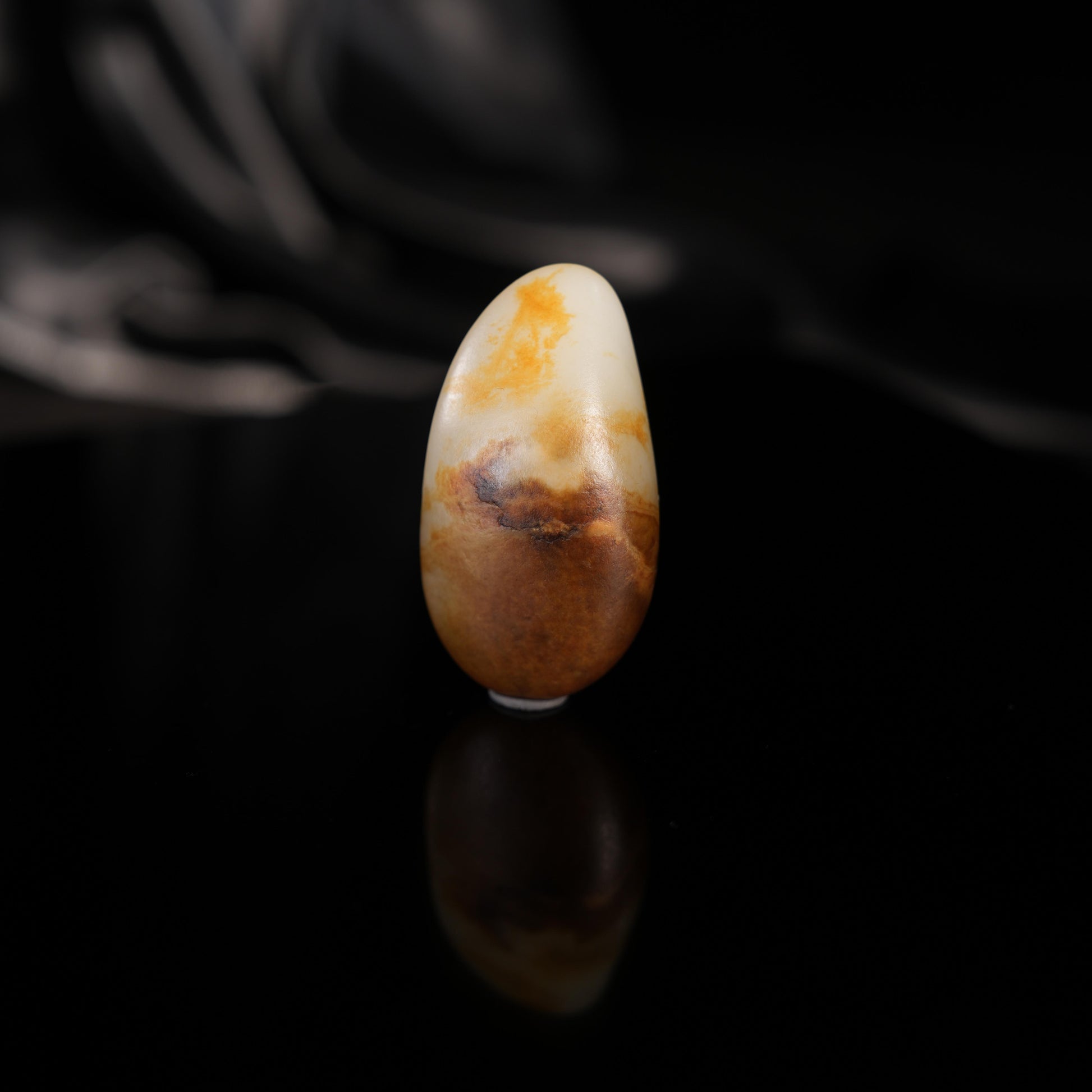 新疆和田玉“霜峰沉暮”洒金聚红皮籽料（yc450840）