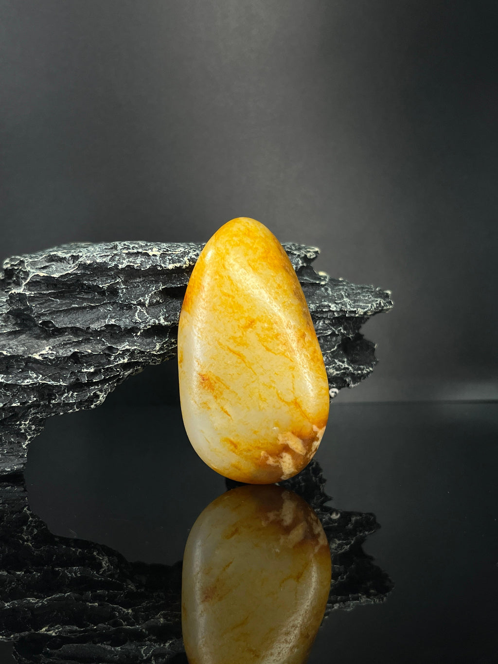 新疆和田玉意境洒金皮随形手把件籽料原石（yc240339）