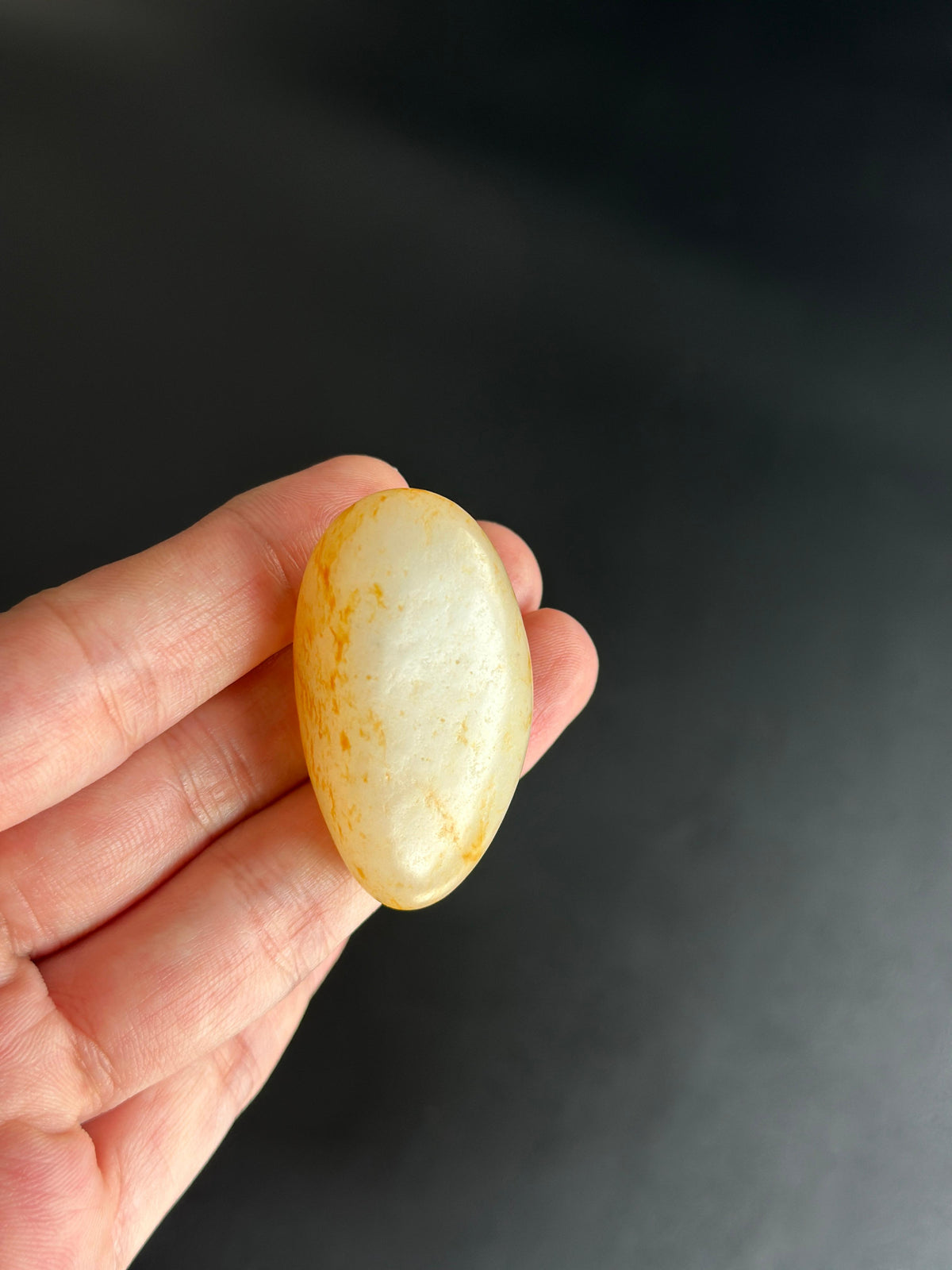 和田玉.一枚自带秋色的籽料（yc783665）