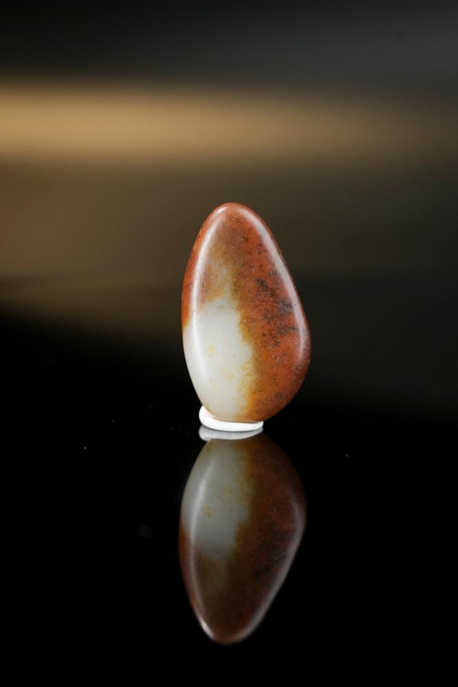 新疆天然和田玉籽料原石黑红皮挂件（yc253495）