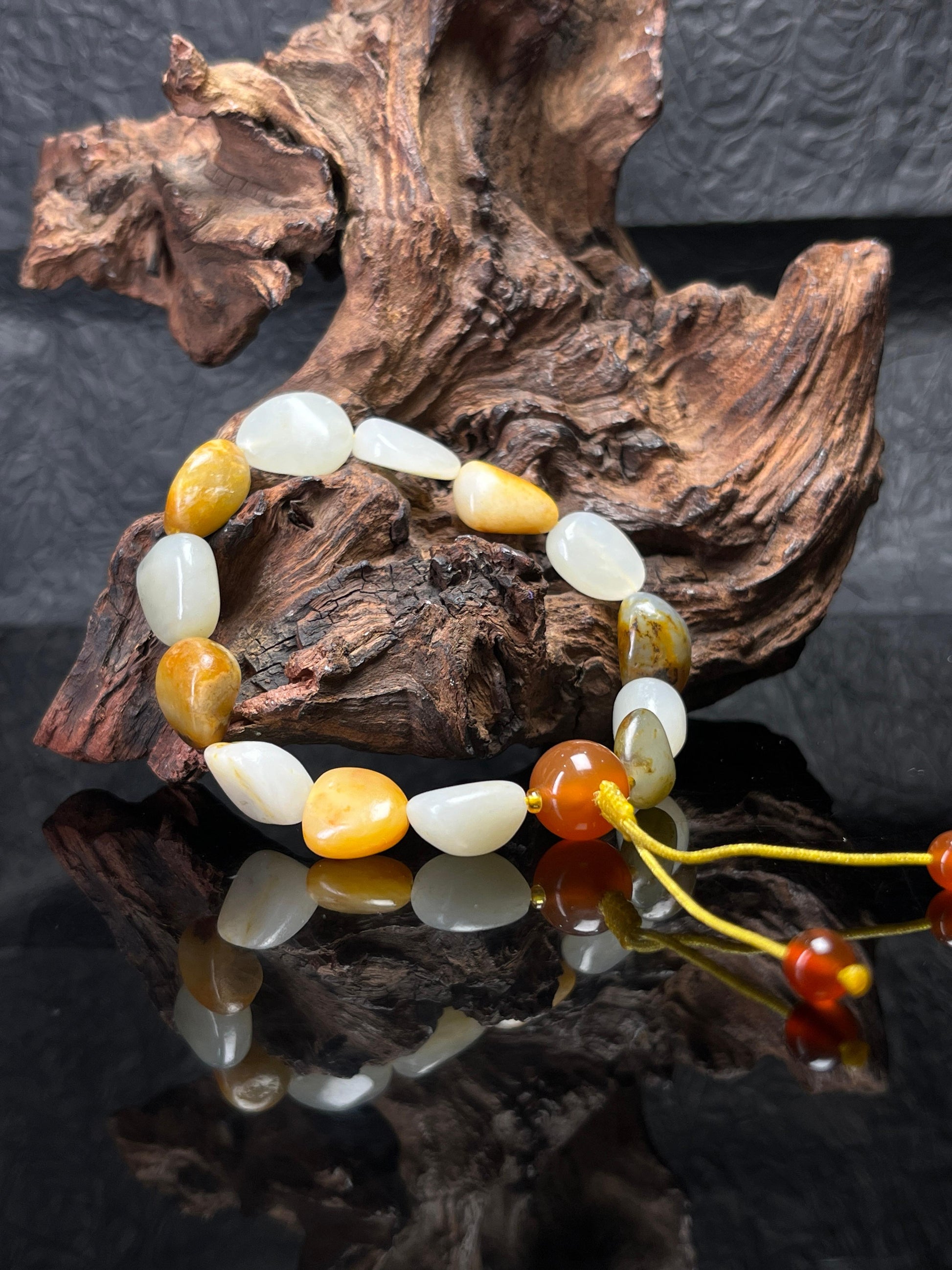 新疆和田玉天然籽料原石黄沁手串（yc232608）