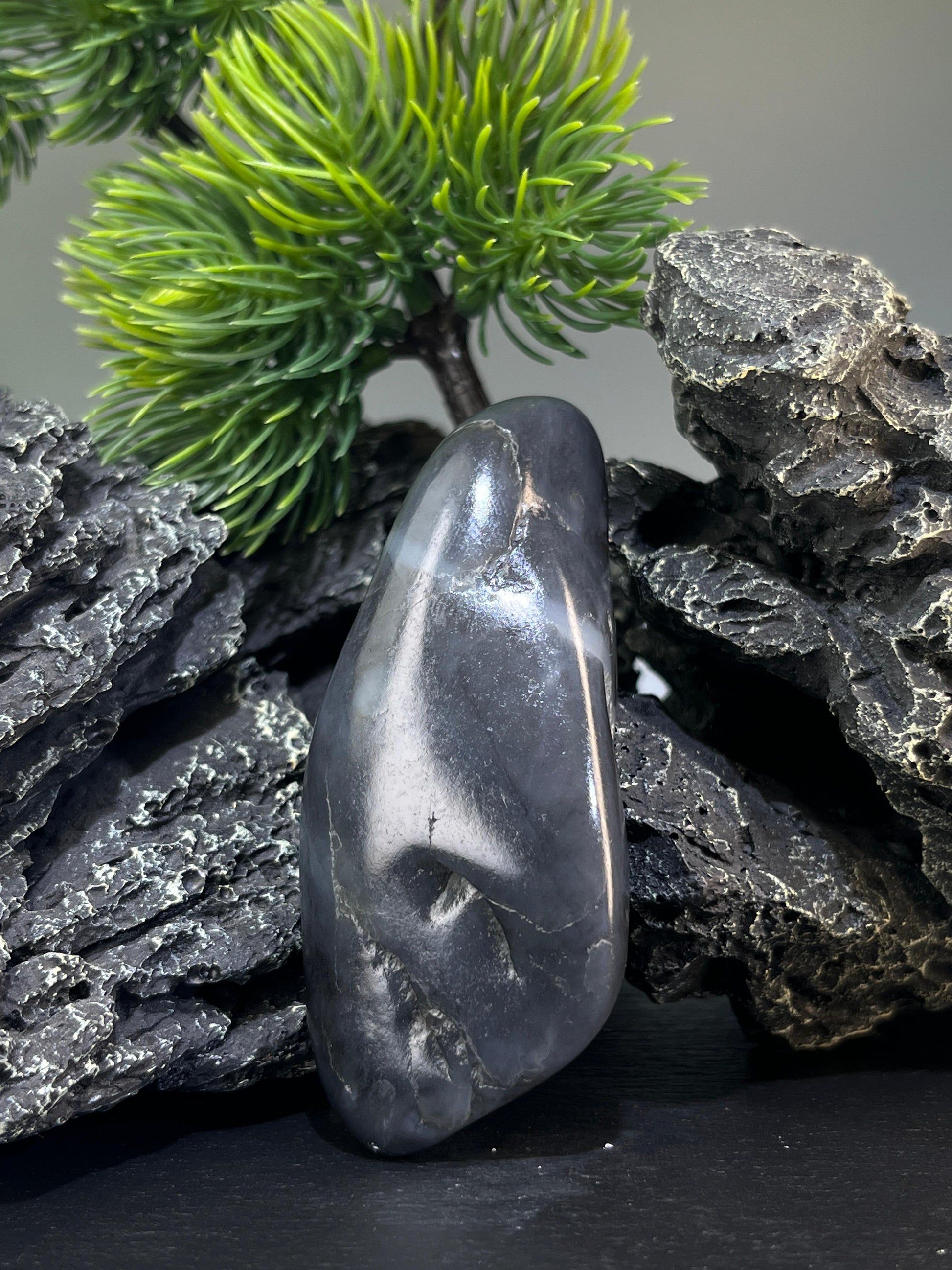 新疆和田玉水滴型青花籽料原石手把件（yc226850）