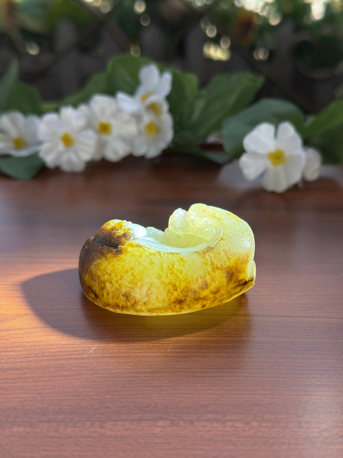 新疆和田玉精品白玉秋梨皮籽料回首貔貅挂件（yc709257）