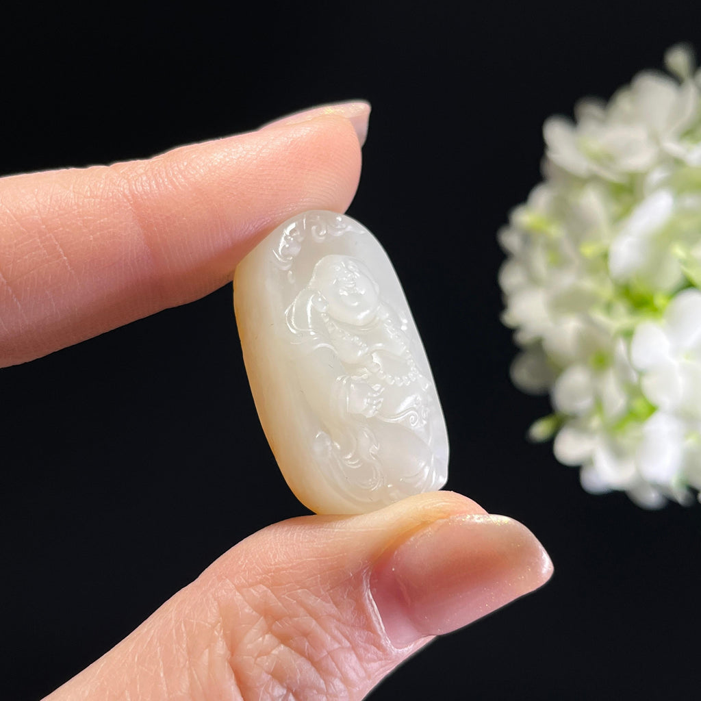 和田玉白玉洒金皮籽料“笑纳千祥”弥勒佛雕刻挂件（yc350632）