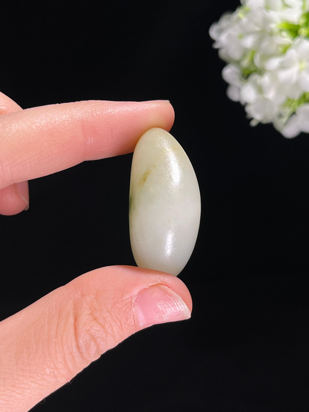 新疆和田白玉带翠特色籽料原石（yc255638）