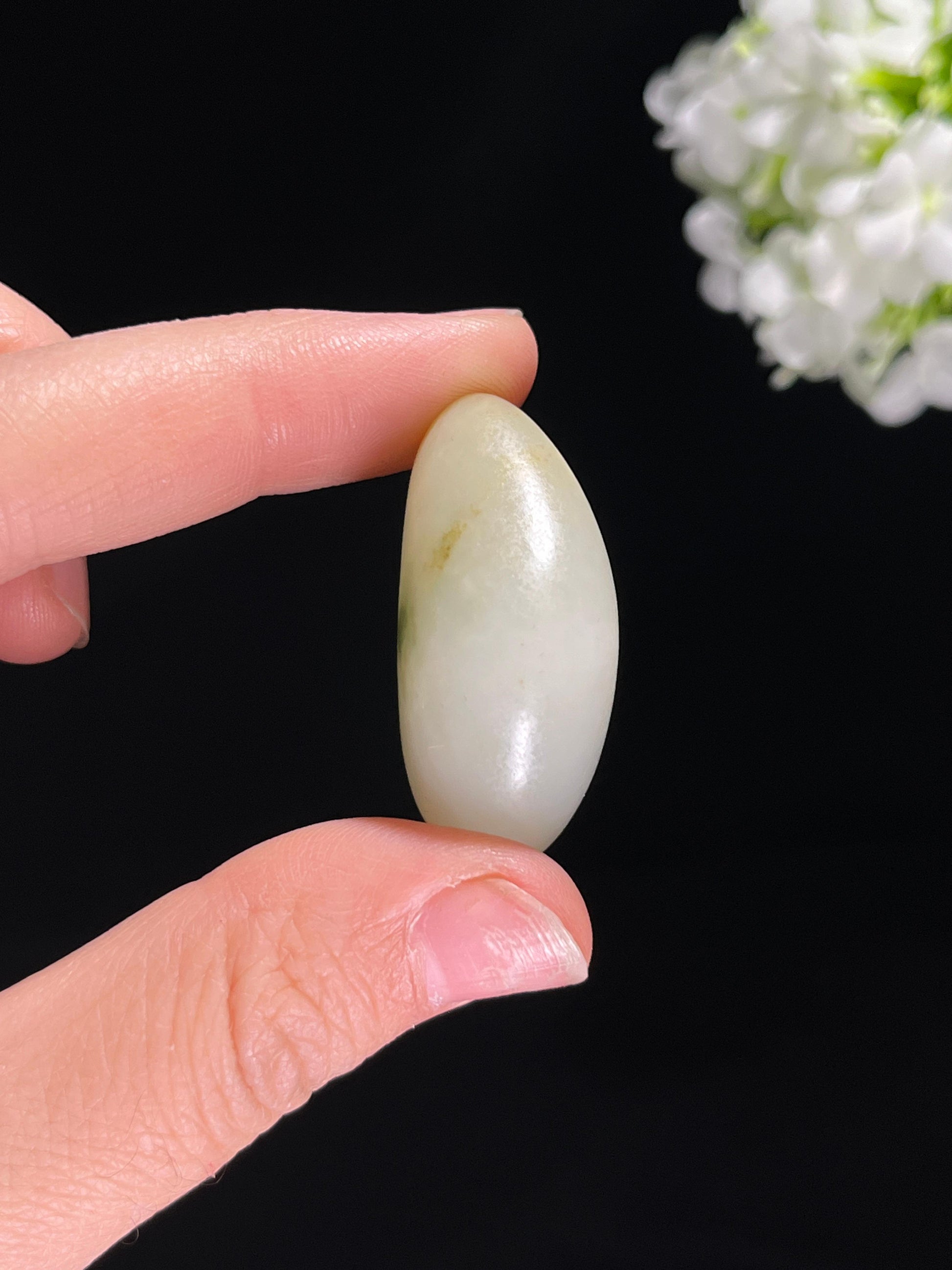 新疆和田白玉带翠特色籽料原石（yc255638）