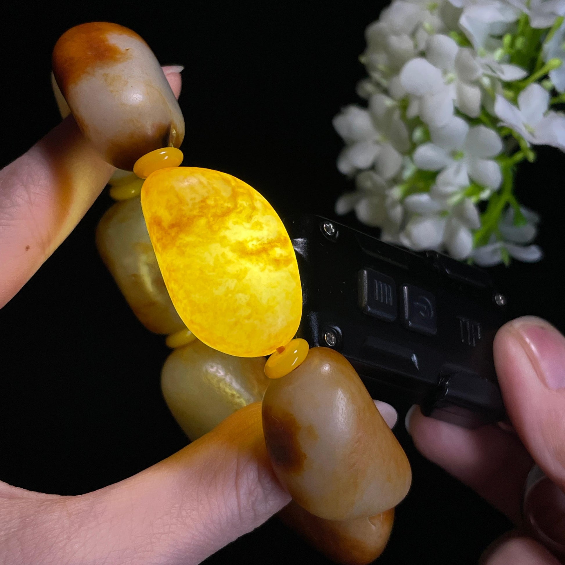 新疆天然和田玉黄沁皮籽料手串（yc340475）