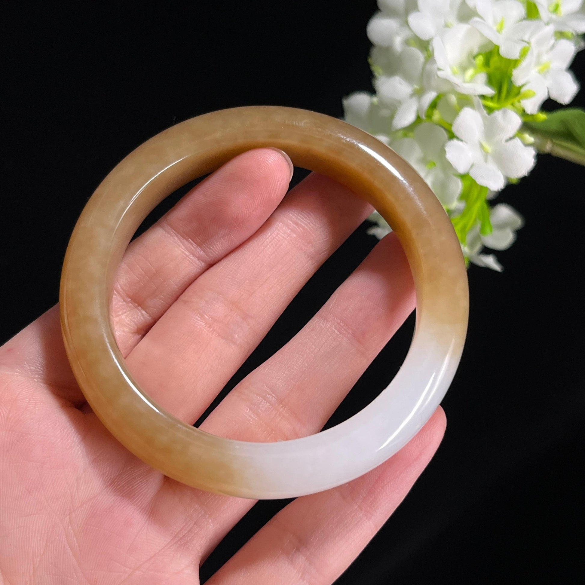 新疆天然和田玉“暖玉衔白”且末糖白手镯（53）（yc296571）