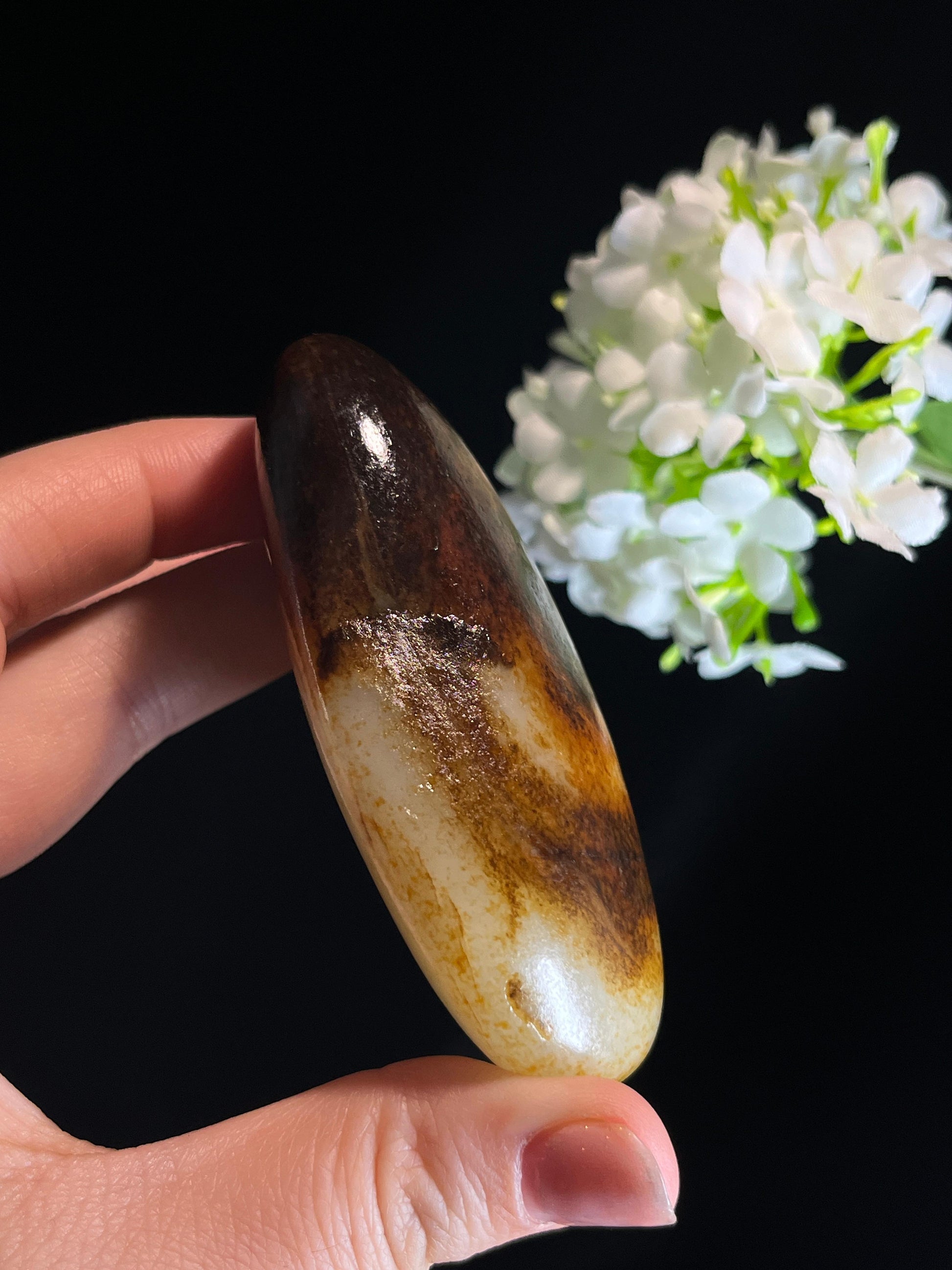 新疆天然和田玉籽料原石黑红皮手把件（yc274552）