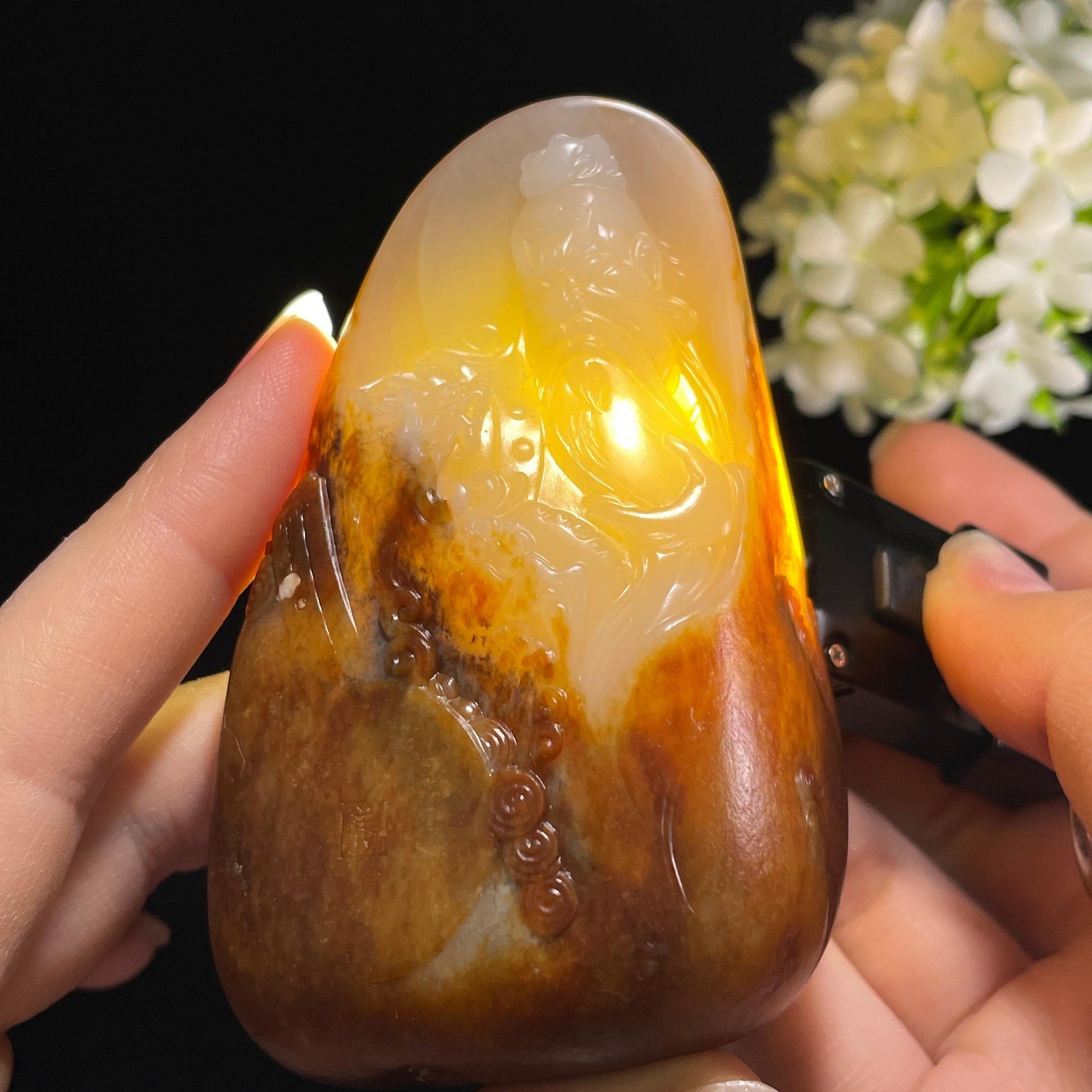 和田玉金包银“义薄云天”籽料关公雕刻（yc355912）