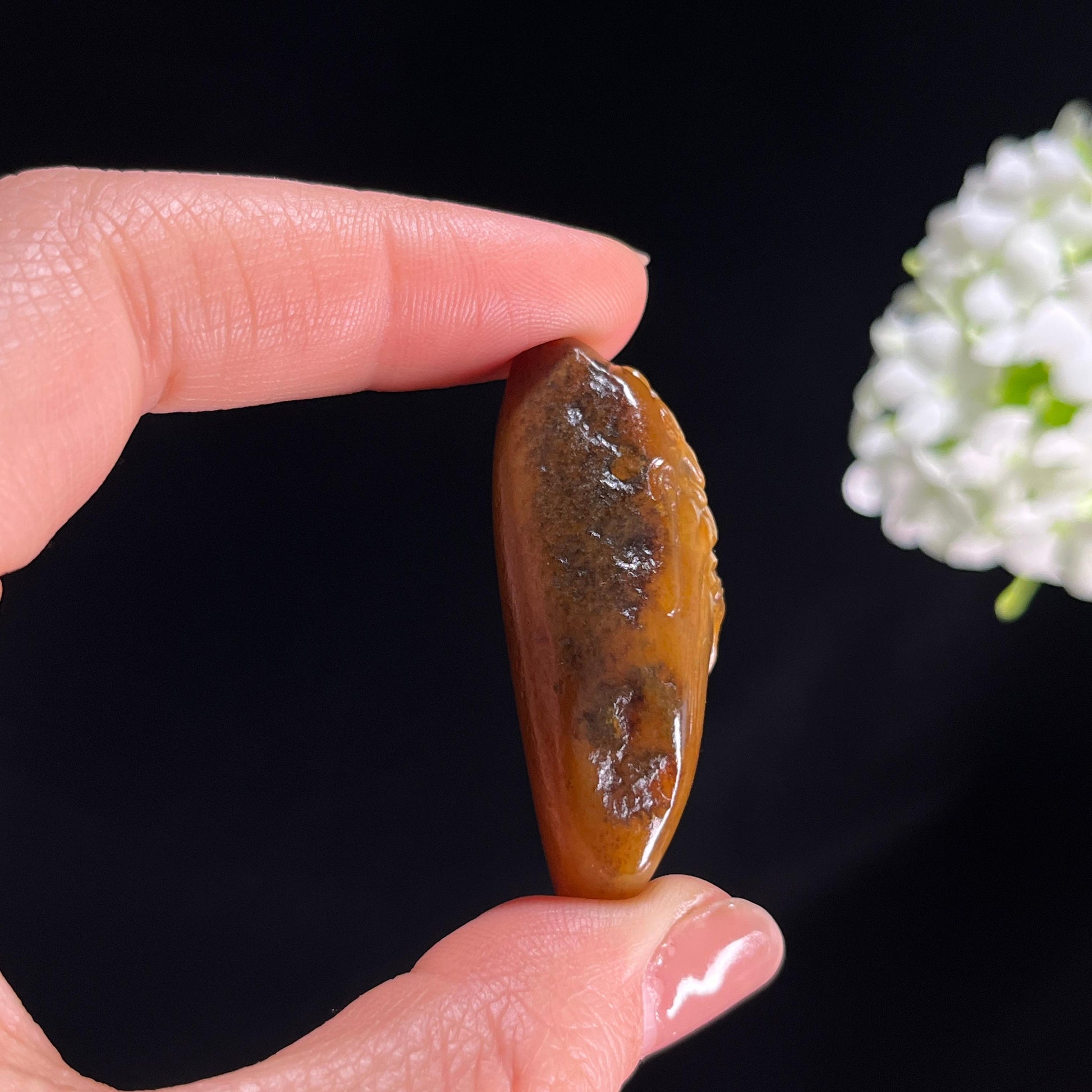 新疆天然和田玉“金糖武圣”籽料黄沁关公挂件（yc283931）