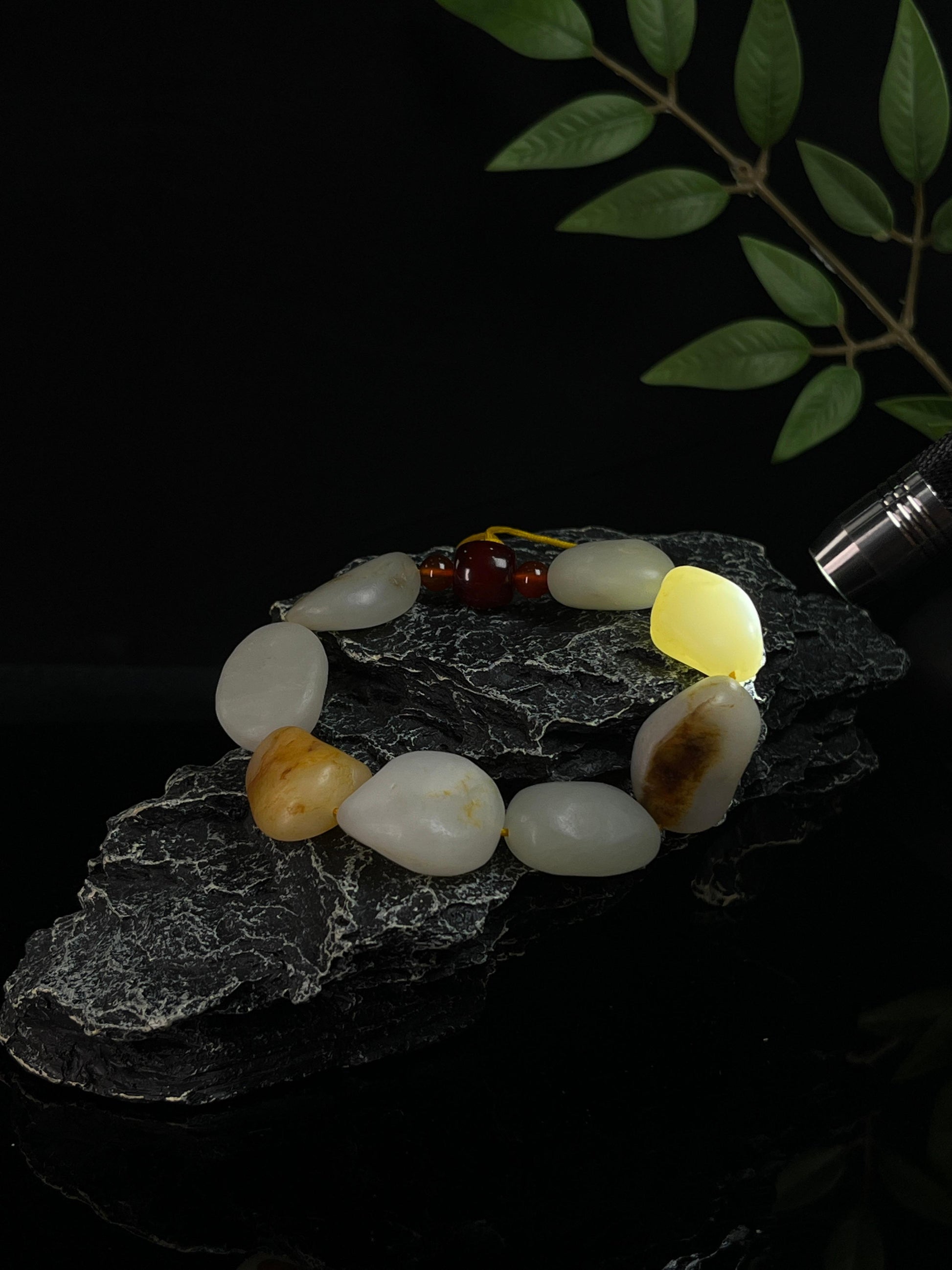 新疆天然和田玉籽料原石手串（yc230357）