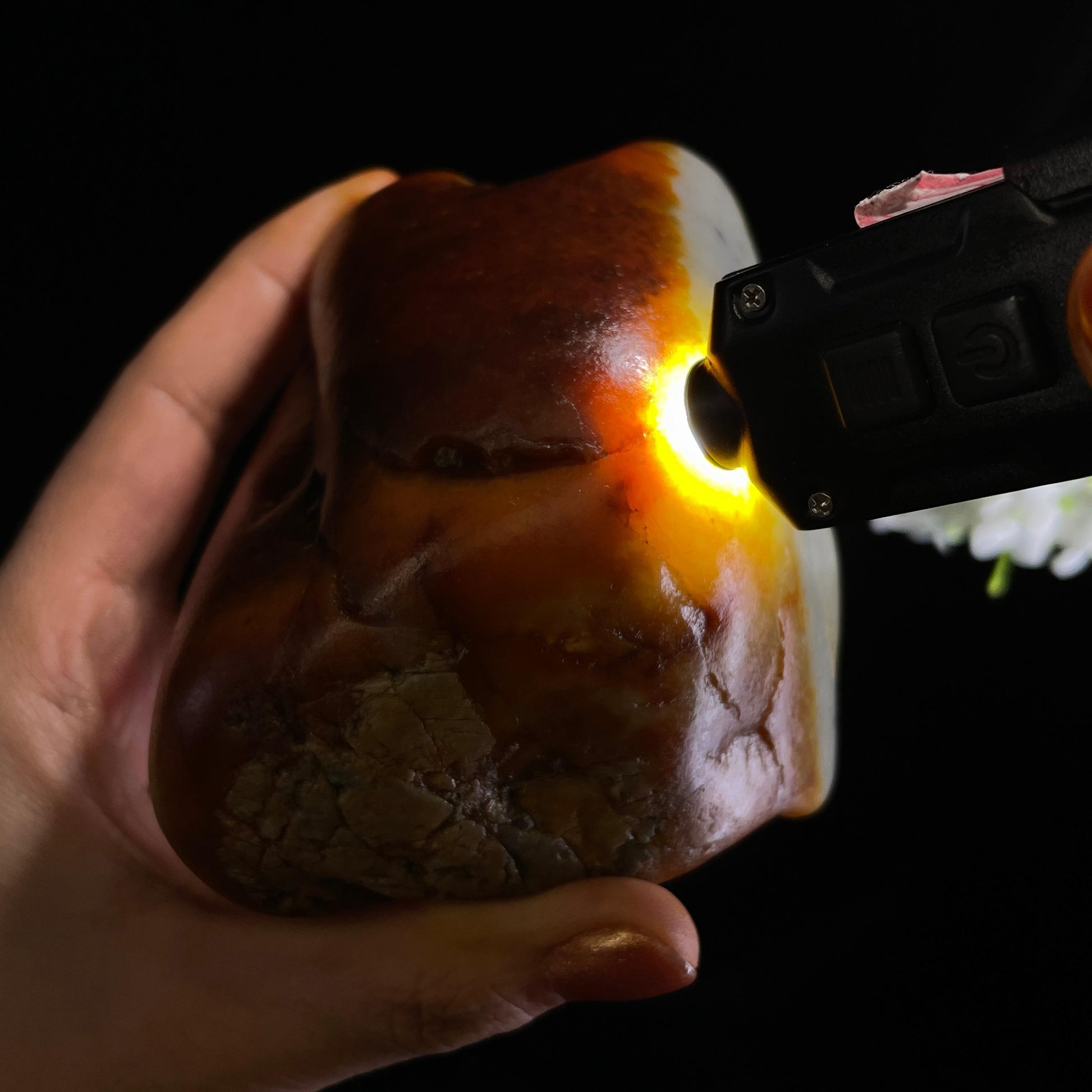 和田玉白玉带点墨聚红皮洒金皮籽料（yc375241）