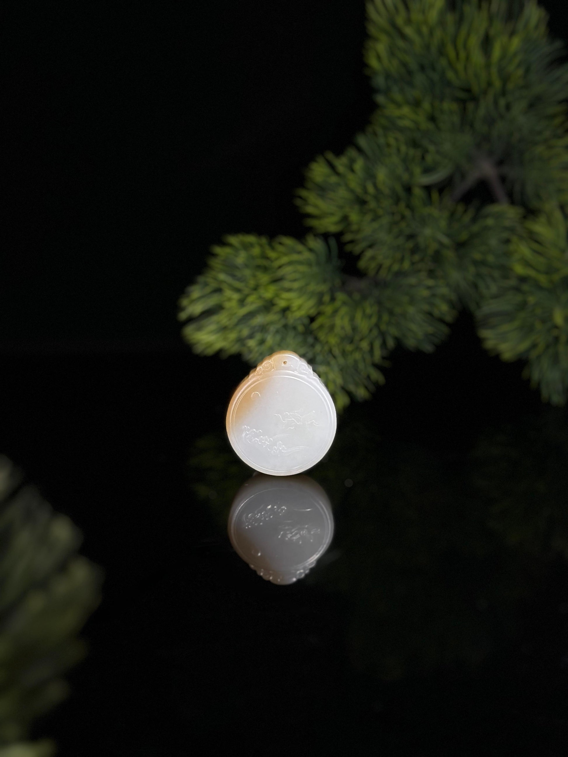 和田玉糖白玉连年有余圆牌（yc486057）