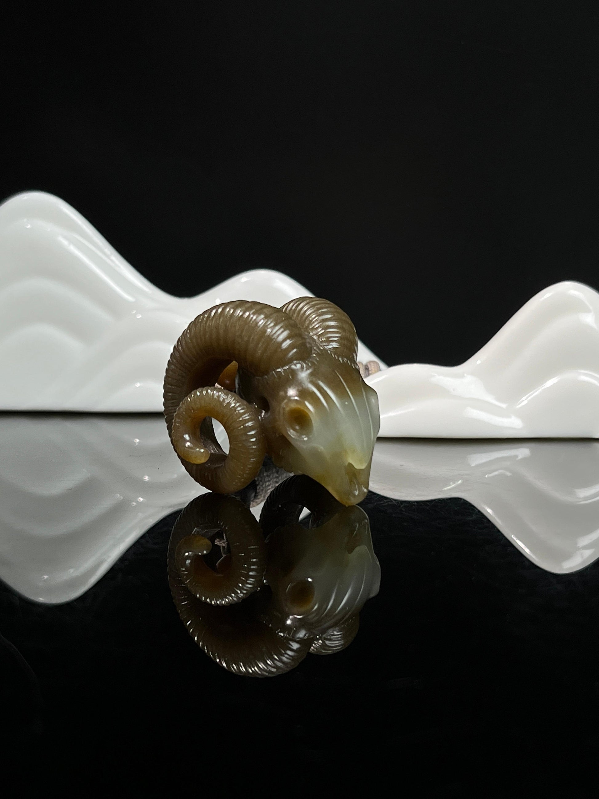 新疆和田玉且末糖料羊头挂件（yc239874）