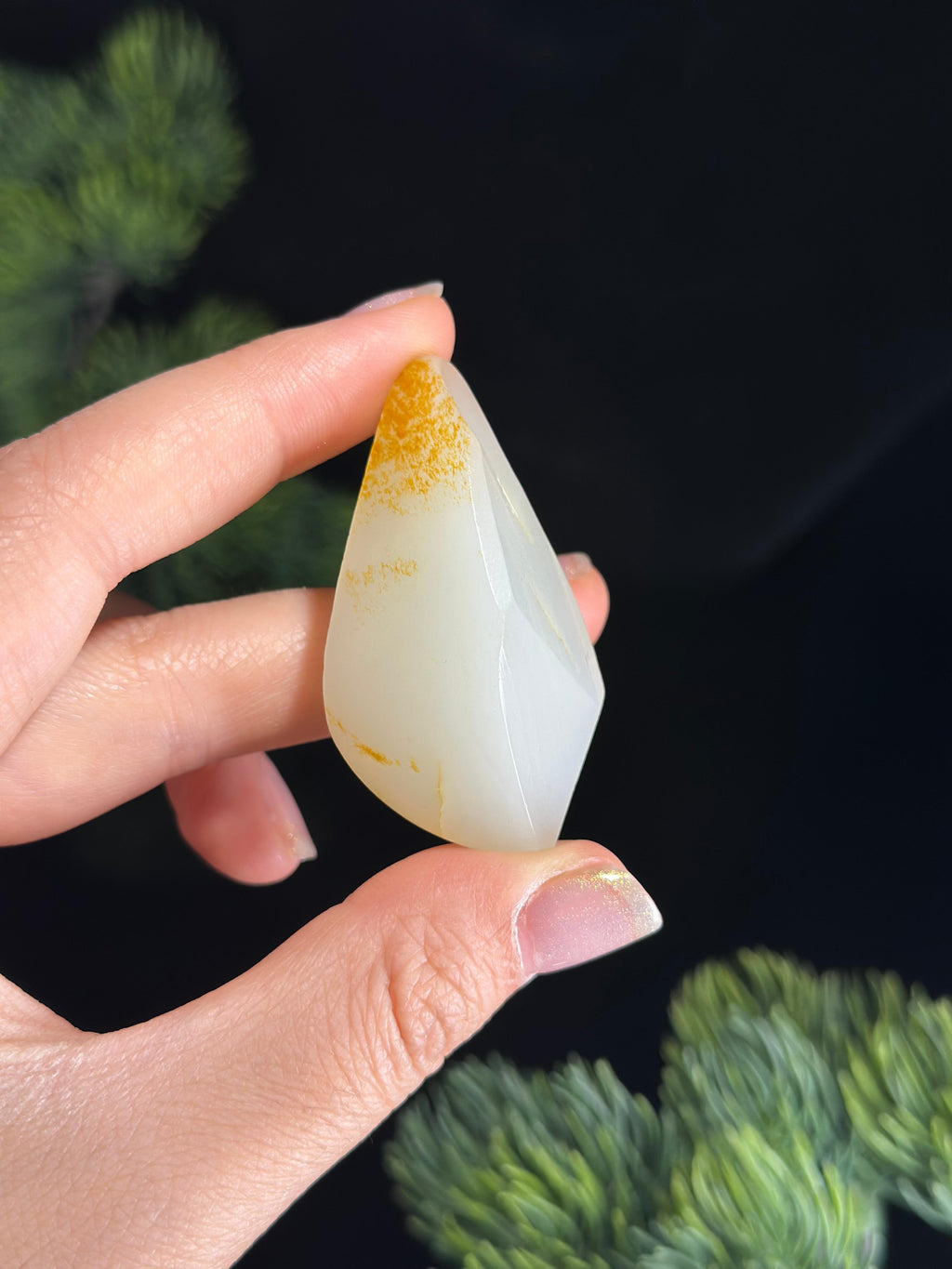 新疆和田玉白玉洒金皮籽料随形雕吊坠（yc458140）