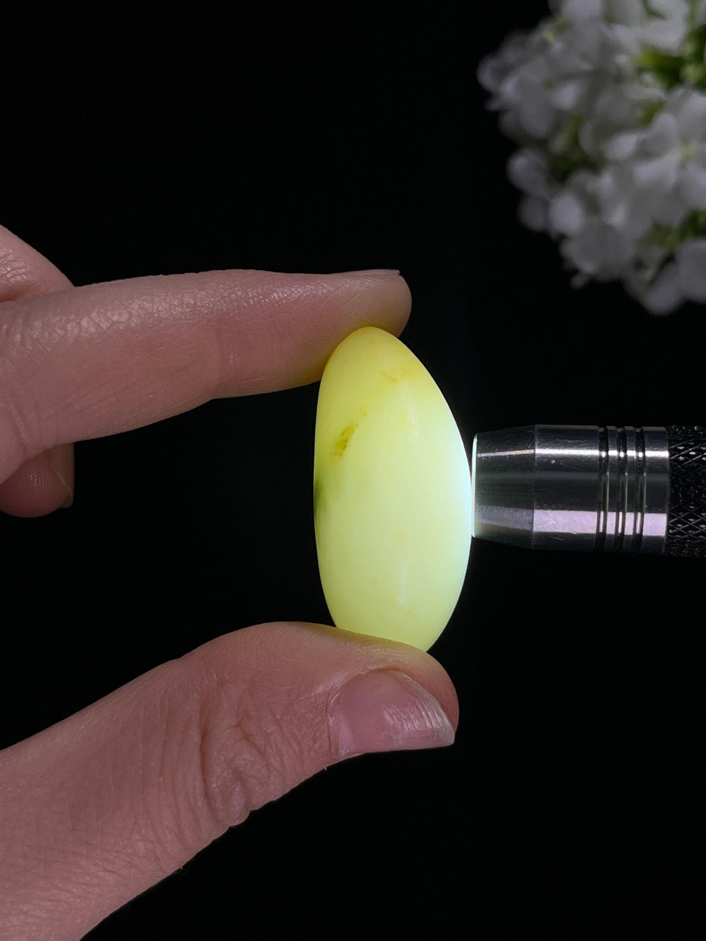 新疆和田白玉带翠特色籽料原石（yc255638）