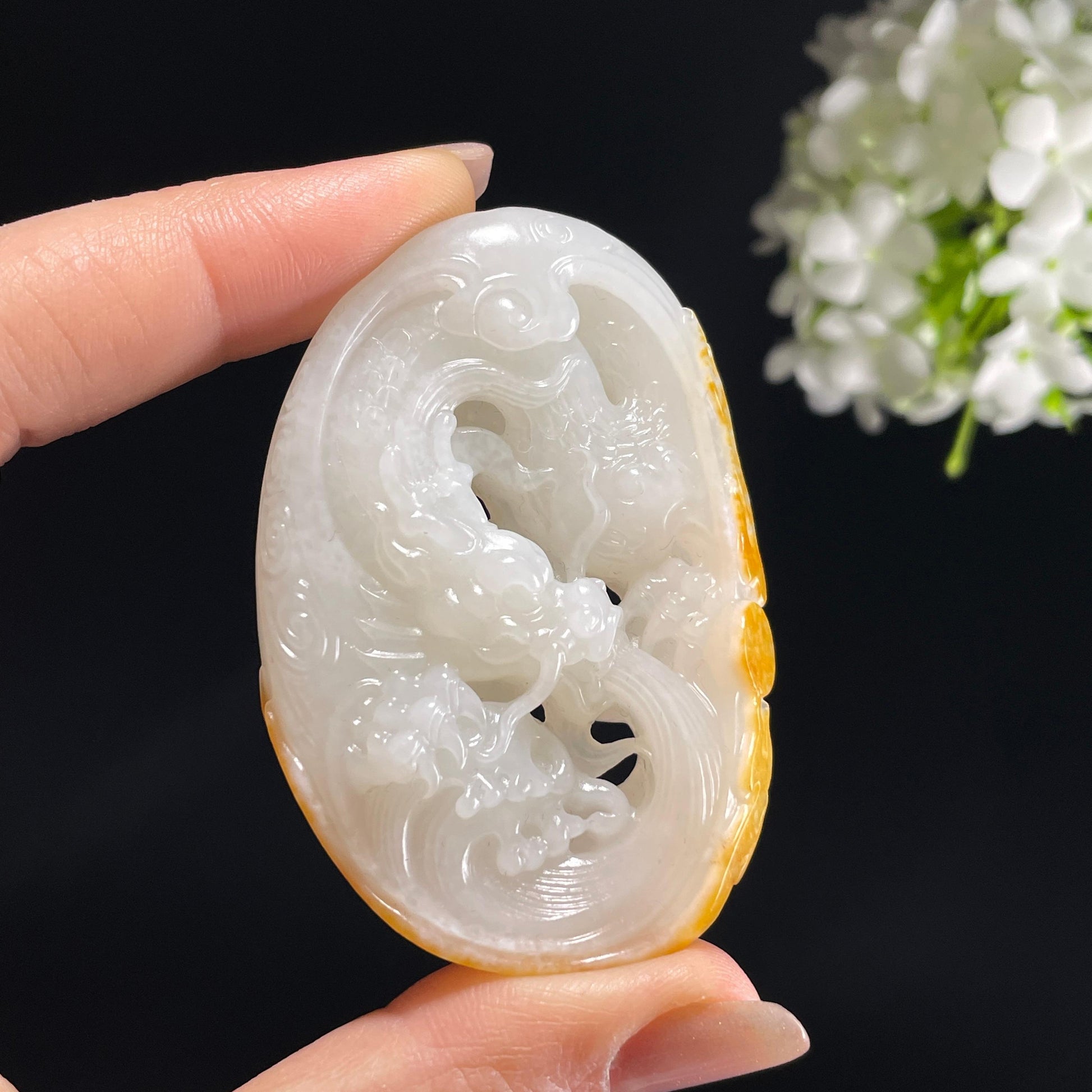 和田玉白玉洒金皮“金鳞逐云”籽料龙雕刻（yc355987）