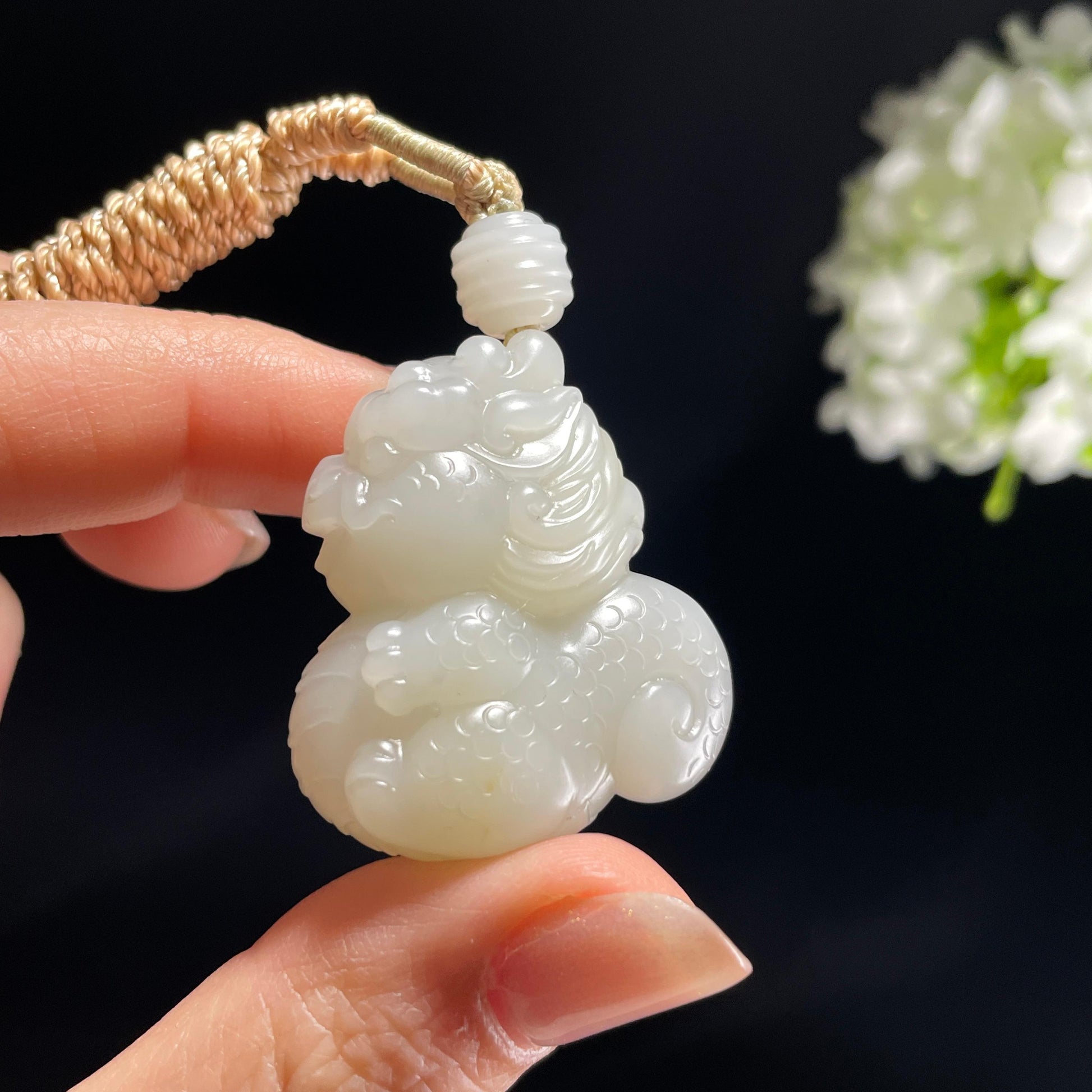 新疆和田玉米达料白玉卡通龙雕刻挂件（yc365295）