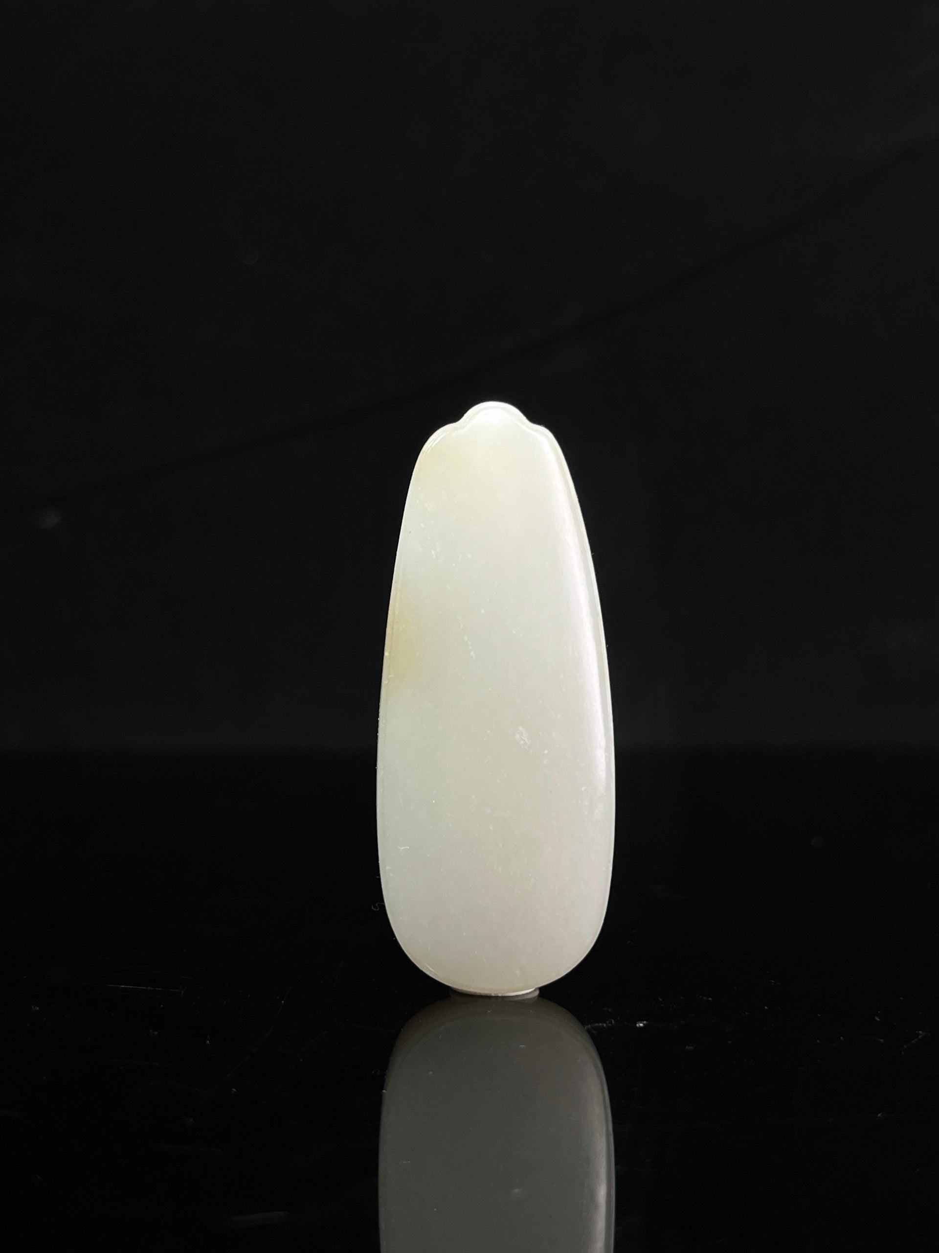 秘藏 清 和田玉 吊墜 挂件 關公紋 玉質温潤細膩 沁色自然 刀功老道 包漿一流 極細工 稀少珍品 中国古美術 古美味 L0729 秘藏 清 和田玉 吊墜 挂件 關公紋 玉質温潤細膩 沁色