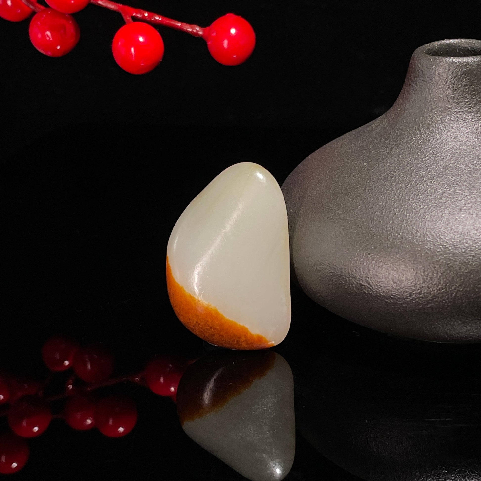 新疆和田玉“半江霞色”白玉聚红皮籽料（yc446023）