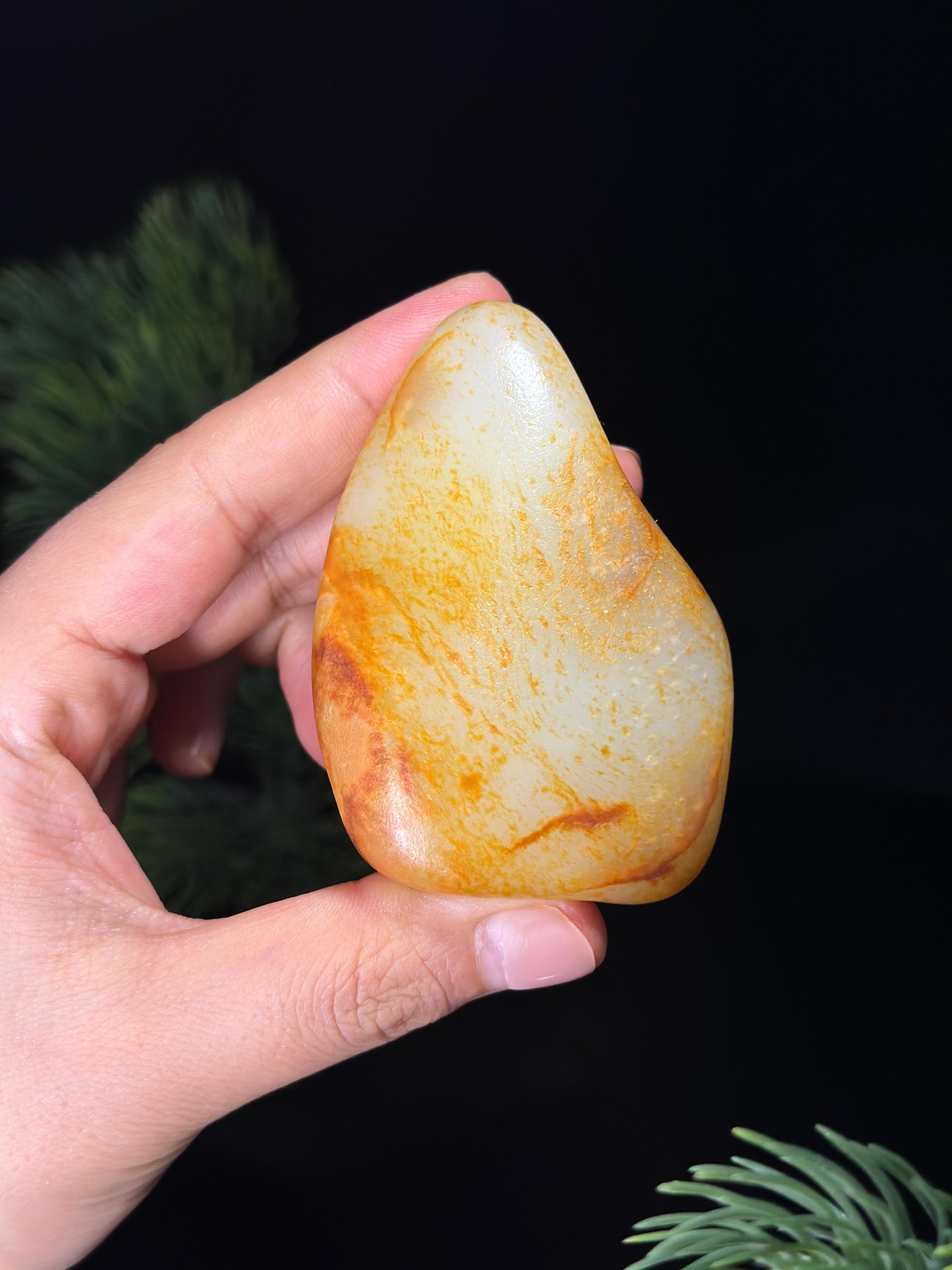 新疆和田玉暖白种红皮洒金皮臻品籽料小摆件（yc474083）