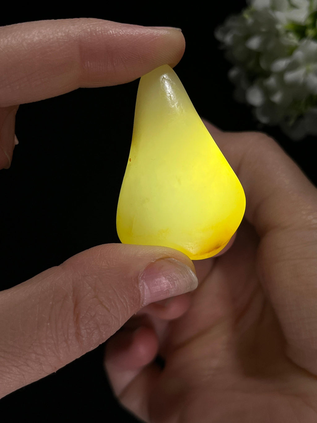 新疆和田玉洒金皮籽料原石挂件（yc255431）