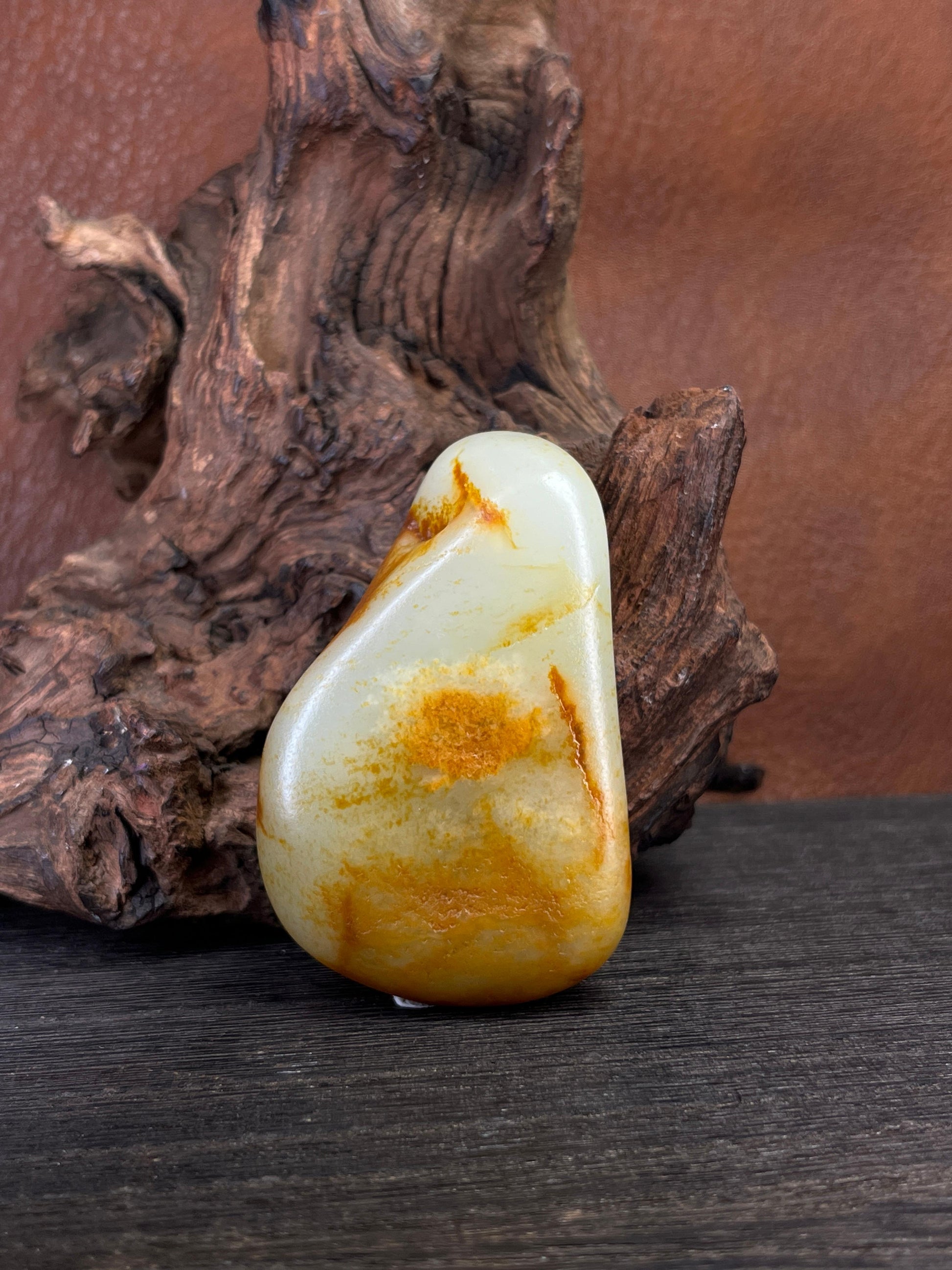 新疆和田玉聚红皮籽料原石手把件（yc227464）