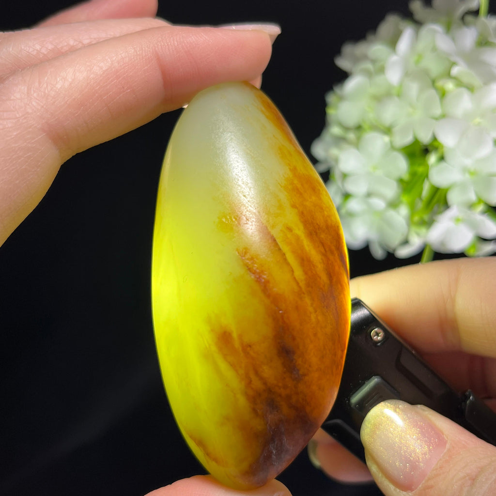 和田玉青白玉“金影掠青”聚红皮籽料（yc354463）