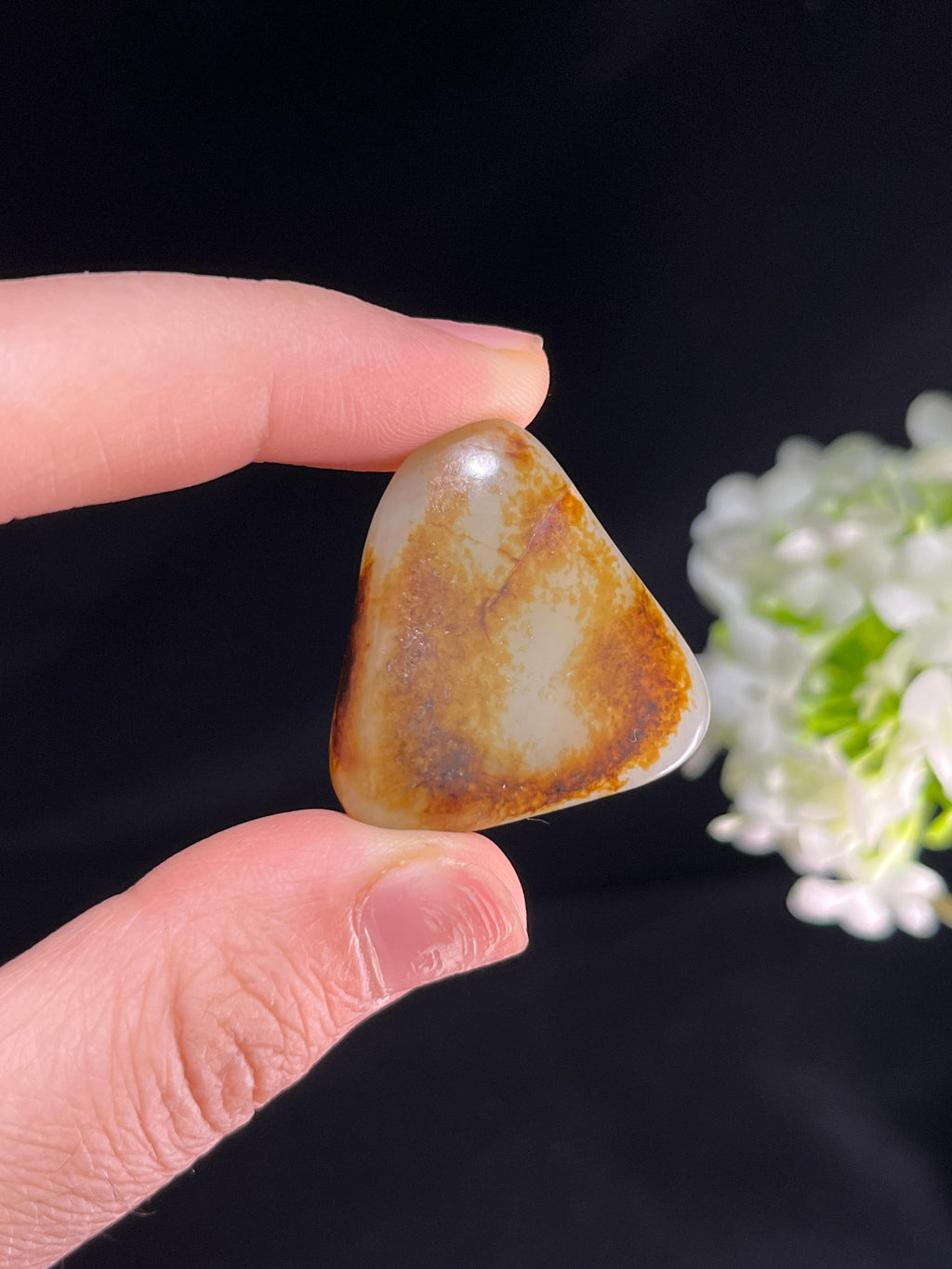 新疆和田玉白玉聚红皮随形籽料原石（yc251759）