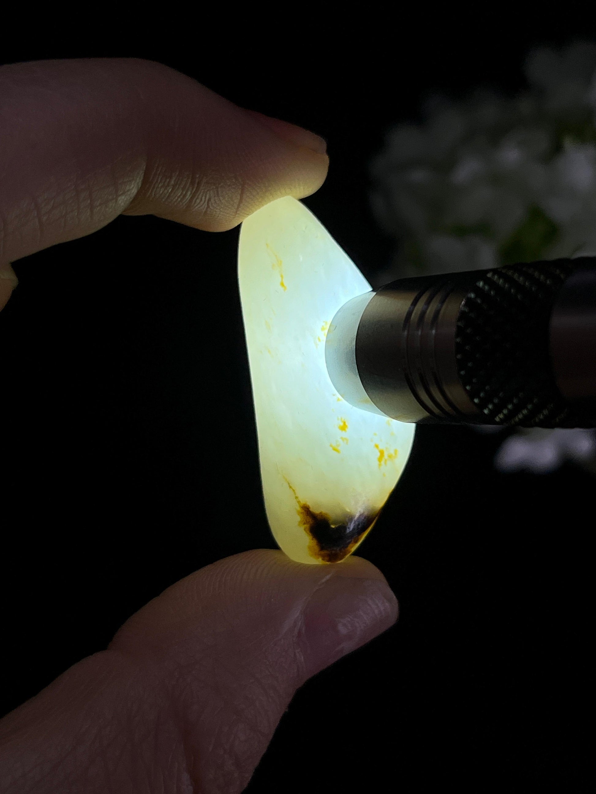 和田玉洒金皮白肉籽料原石（yc249841）