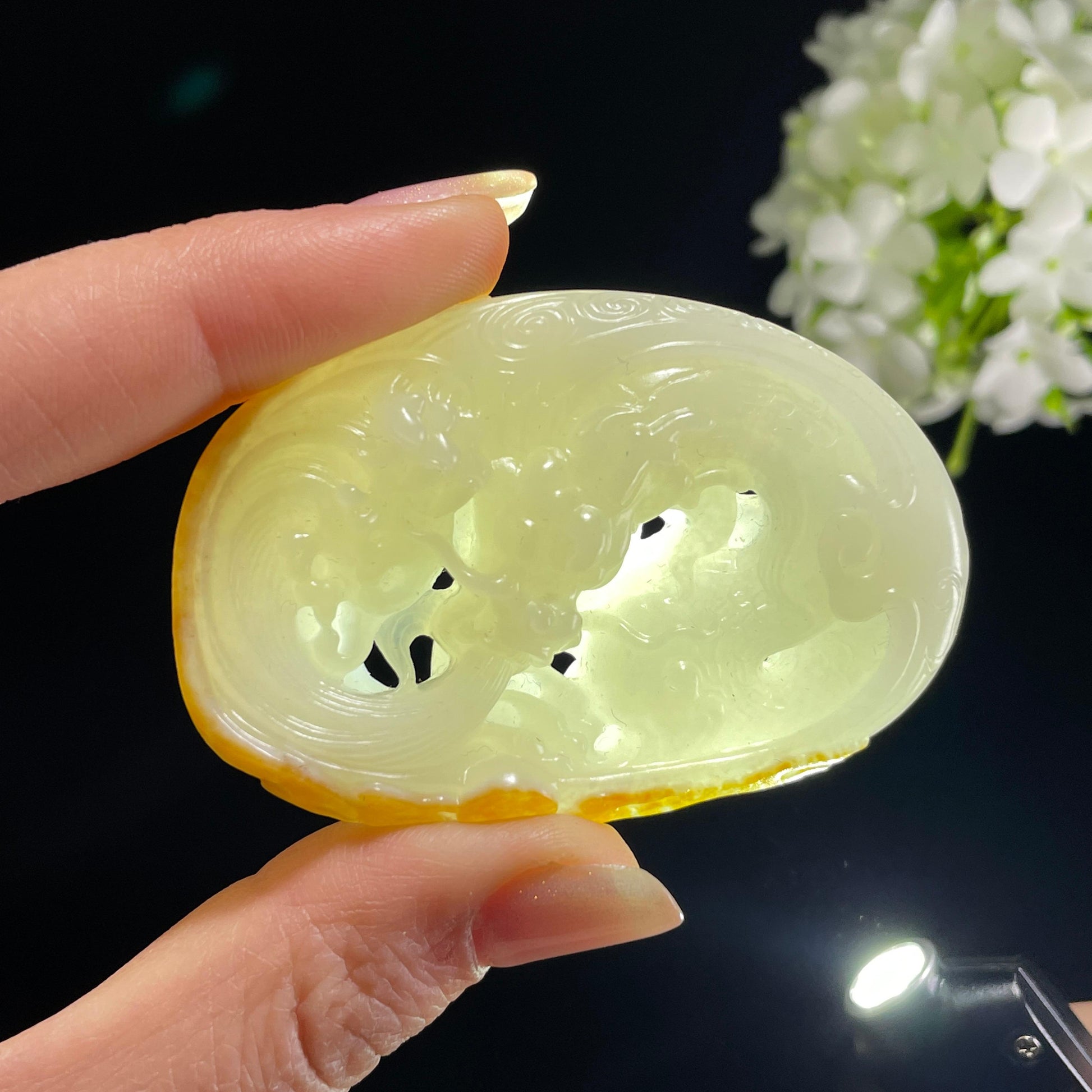 和田玉白玉洒金皮“金鳞逐云”籽料龙雕刻（yc355987）