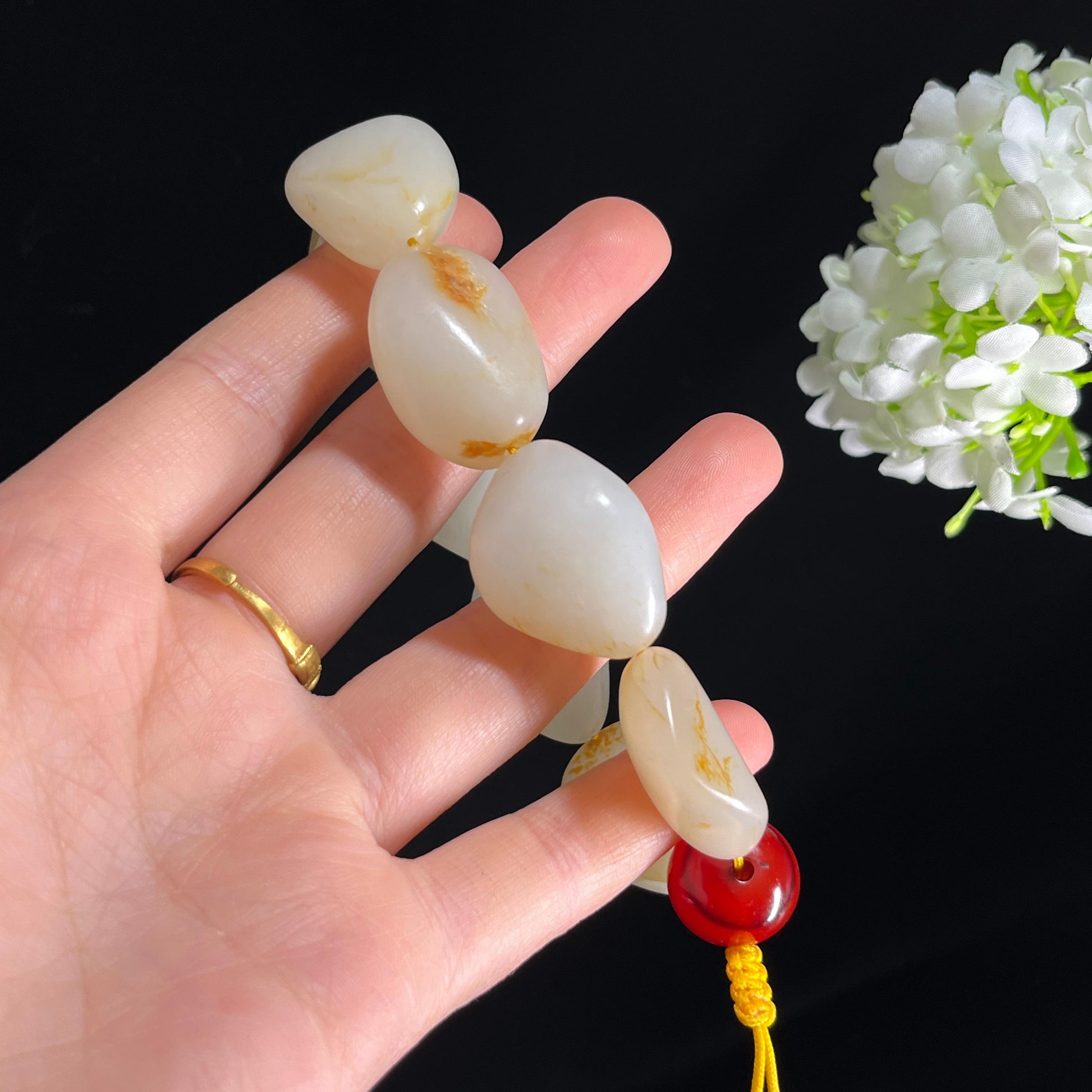 新疆天然和田玉白玉“素玉凝金”洒金皮籽料原石手串（yc281651）