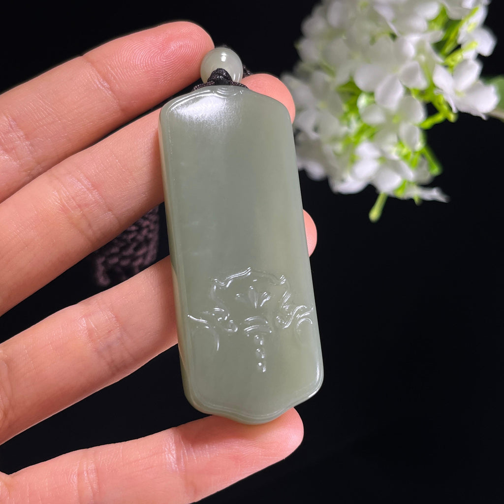 新疆天然和田玉沙枣青浅雕无事牌（yc353800）