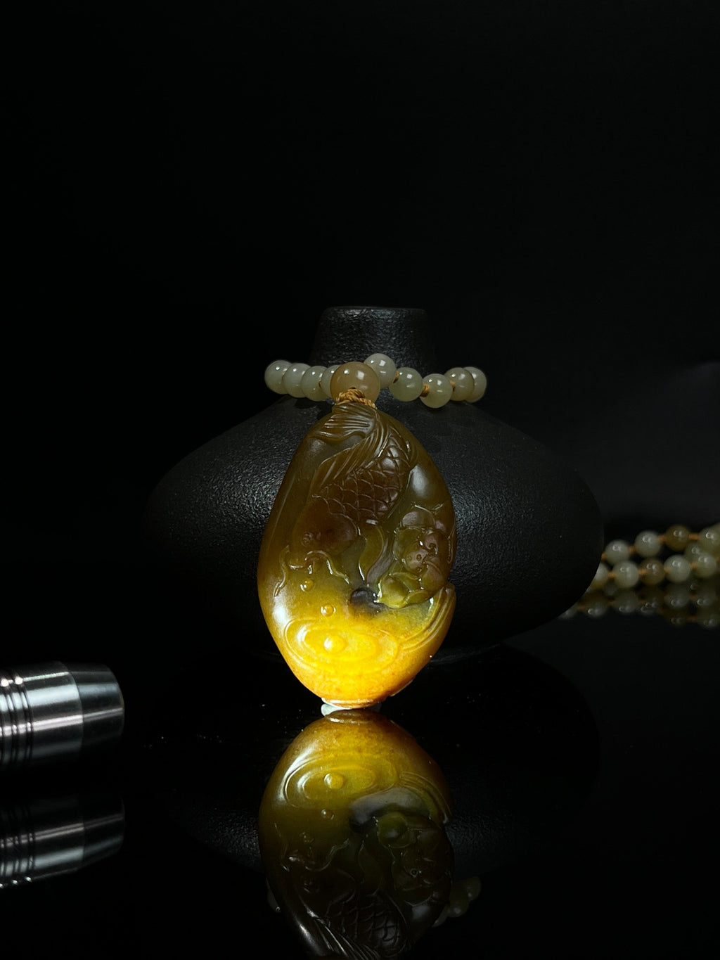 新疆和田玉籽料黄沁鱼雕刻挂件（yc239881）