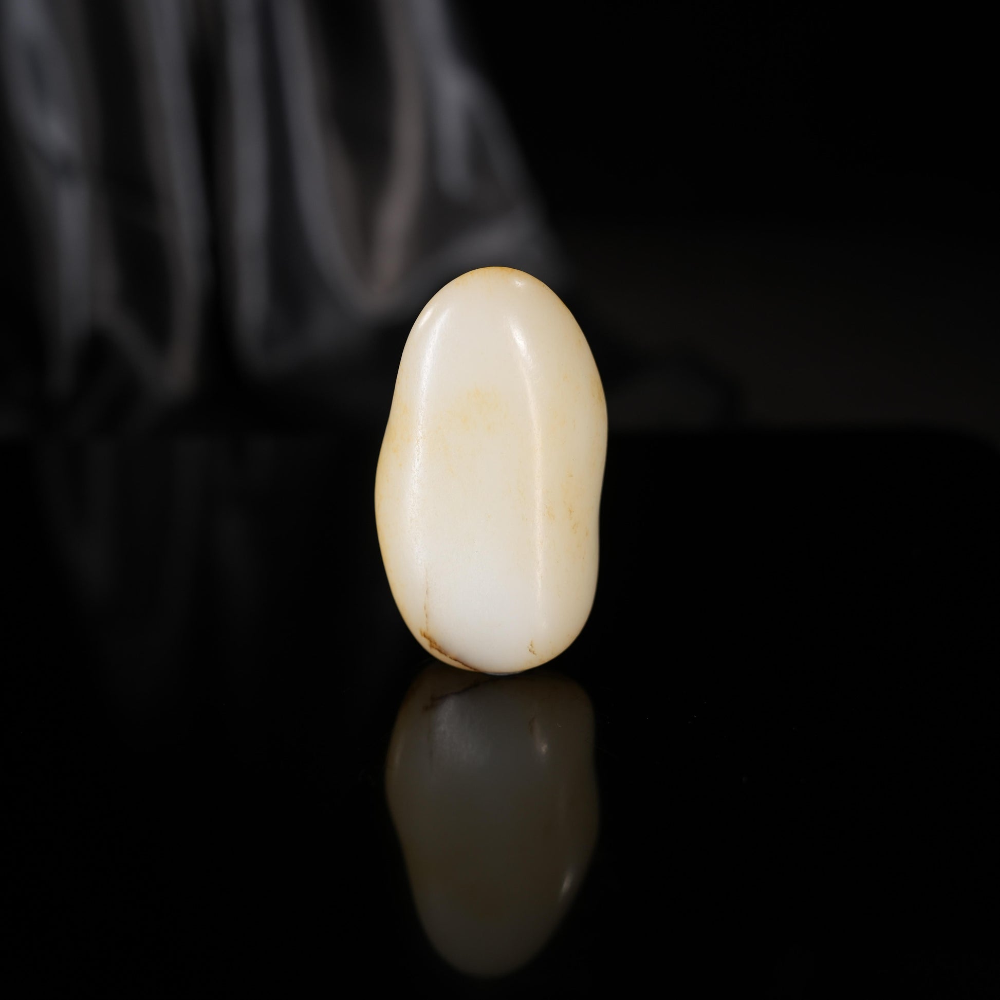 新疆和田玉“薄金漫玉”白玉洒金皮籽料（yc450680）