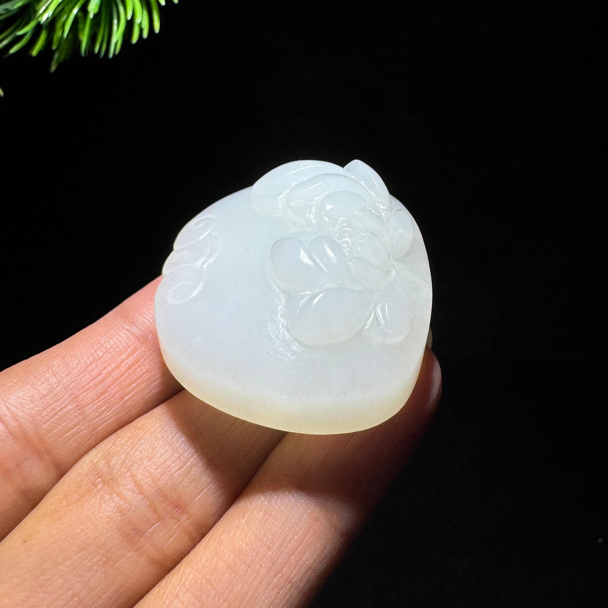 和田玉山料白玉莲花锁牌（yc773204）