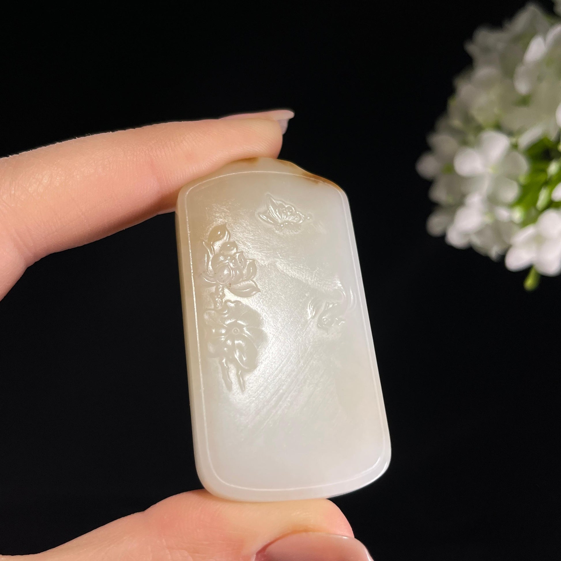 和田玉糖白玉荷塘浅雕挂件（yc372773）