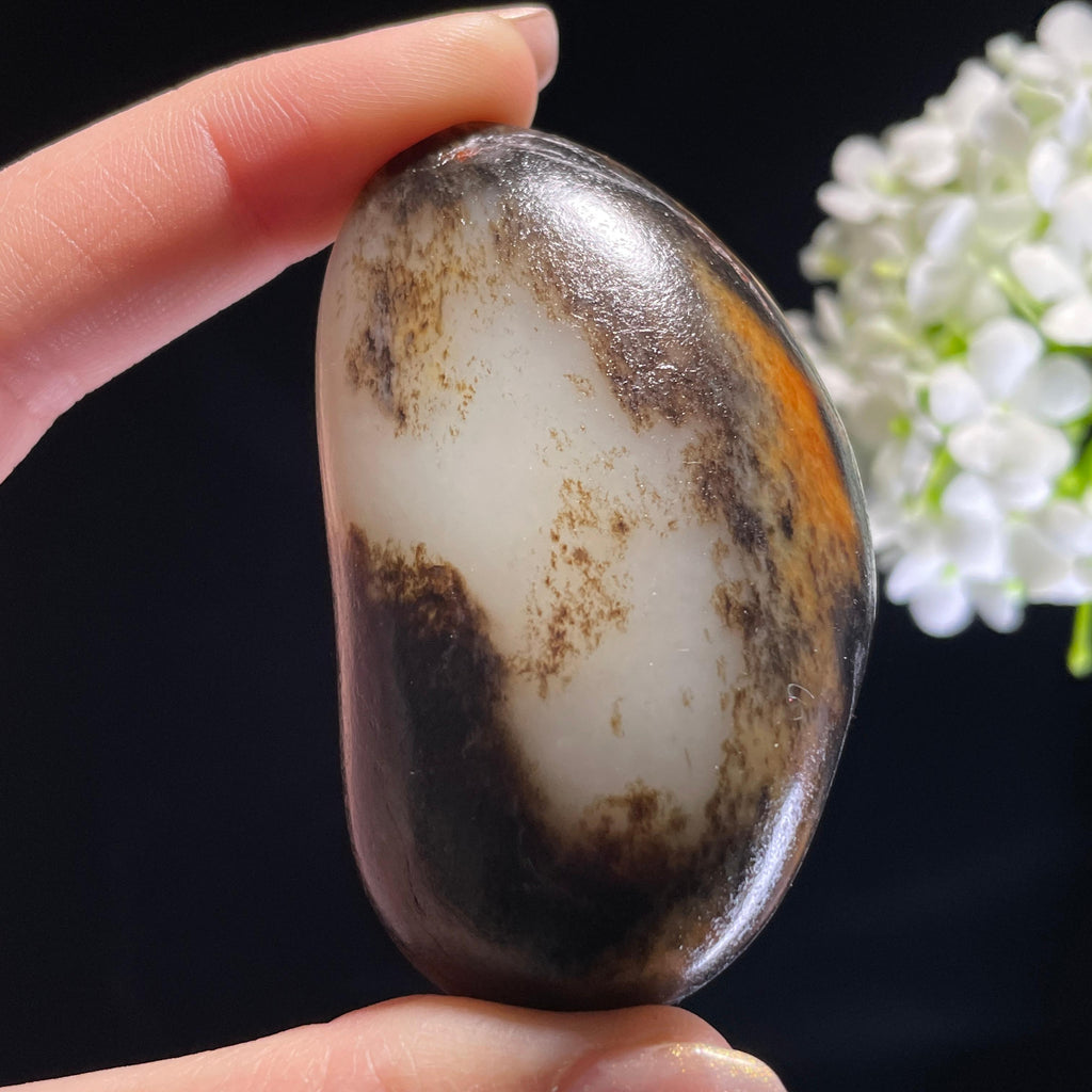 新疆天然和田玉“墨雪凝金”秋梨皮籽料（yc317234）