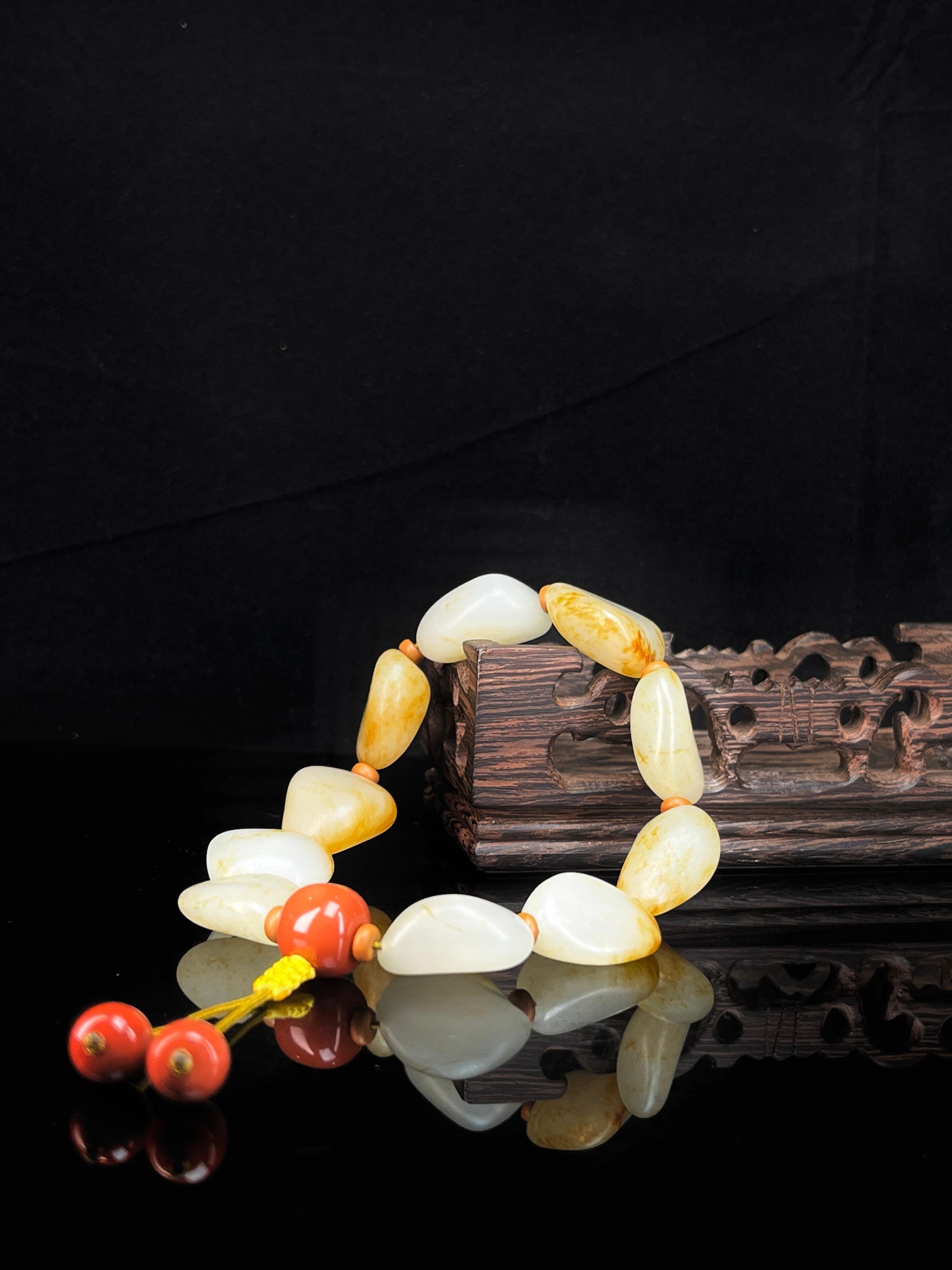 新疆天然和田玉籽料原石洒金皮手串1（yc235569）