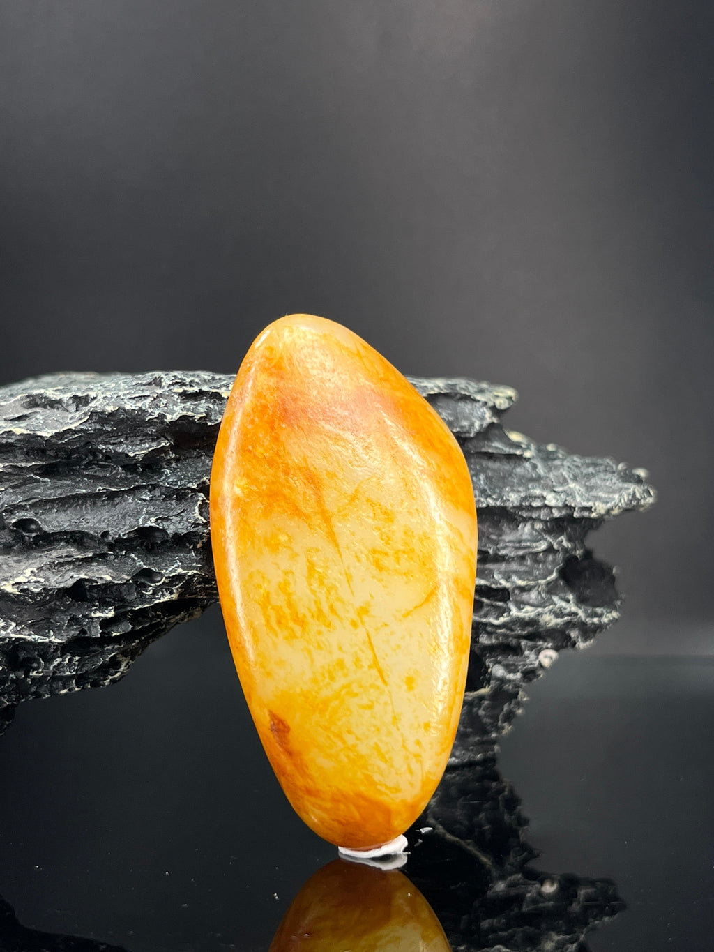 新疆和田白玉沁色洒红皮手把件籽料原石（yc240406）