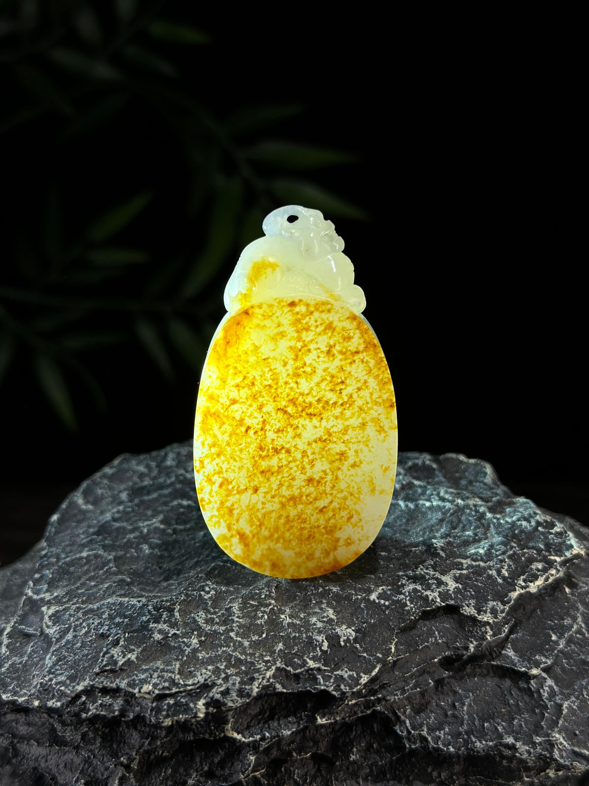 新疆和田玉珍品白玉满洒金皮籽料貔貅牌头无事牌（yc732021）
