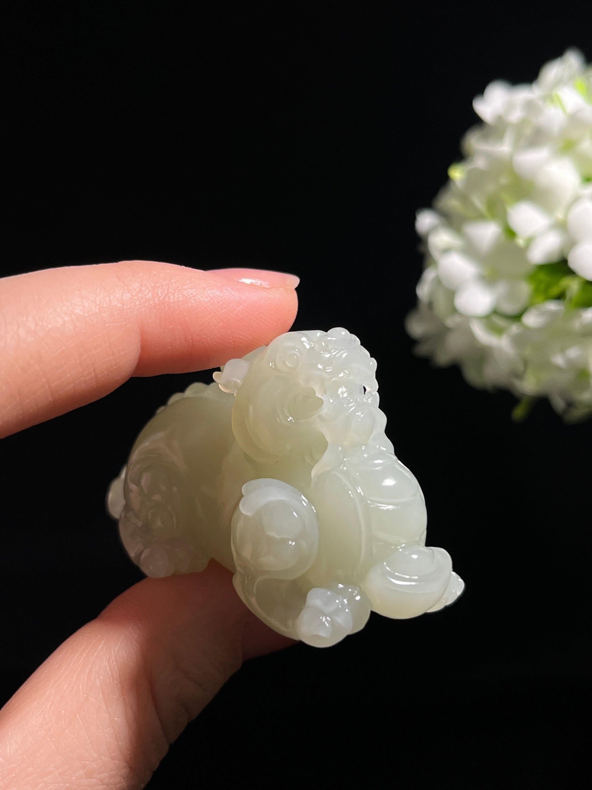 和田玉白玉“貔貅衔珠”雕刻作品（yc275936）