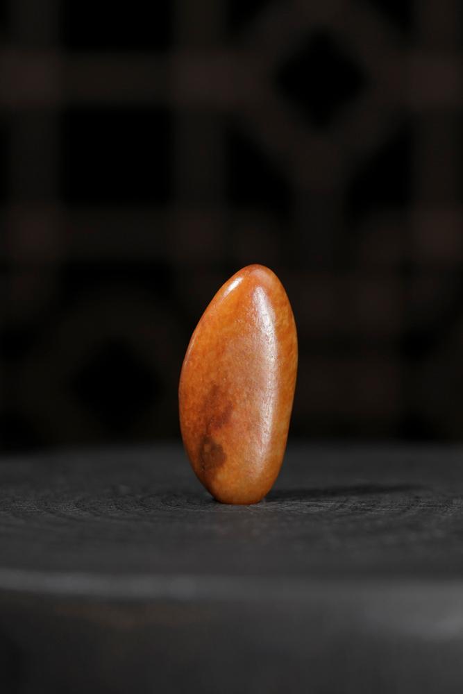 新疆和田玉红沁籽料原石挂件（yc233425）