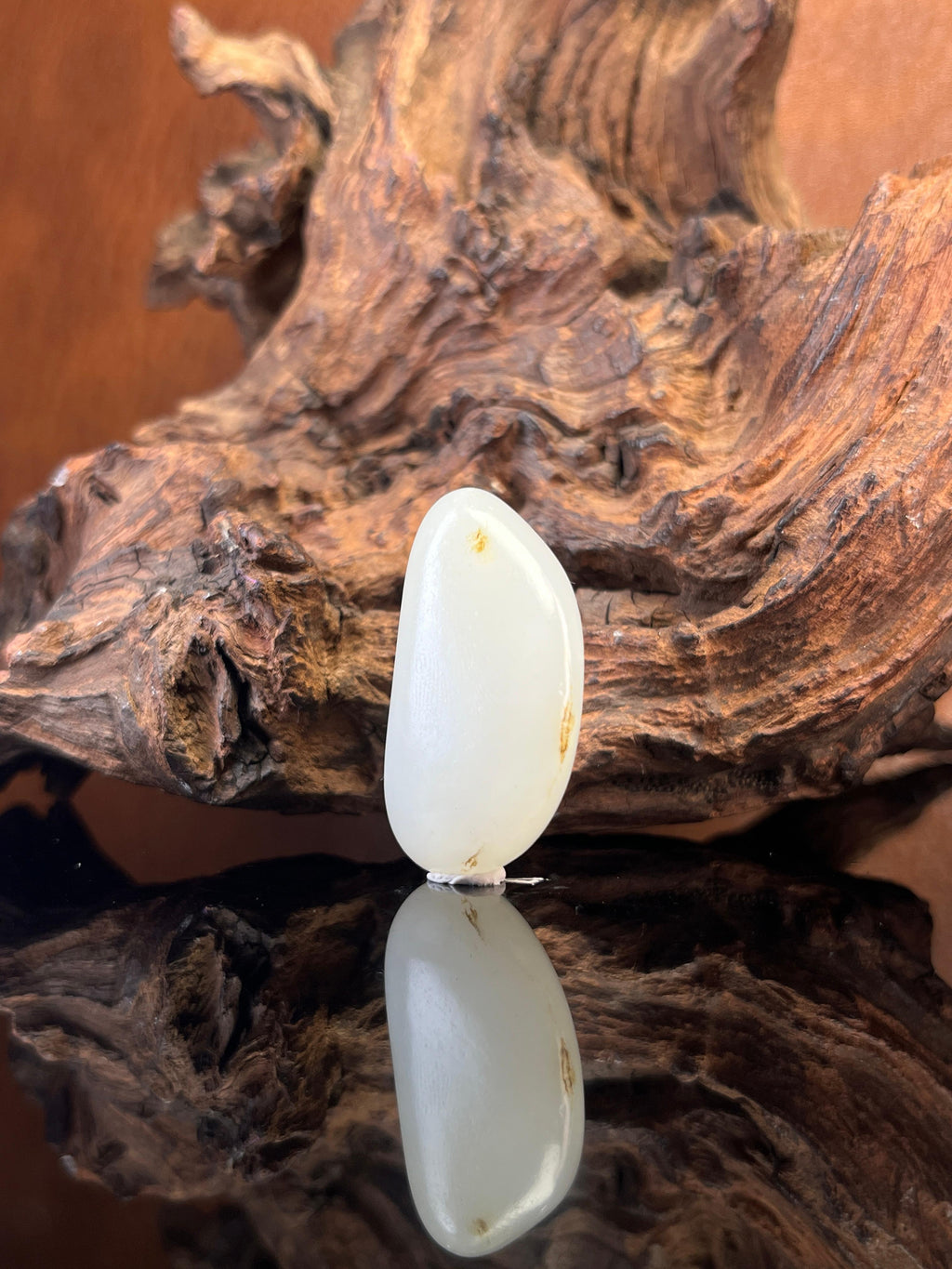 新疆和田玉白带皮籽料原石挂件（yc228172）