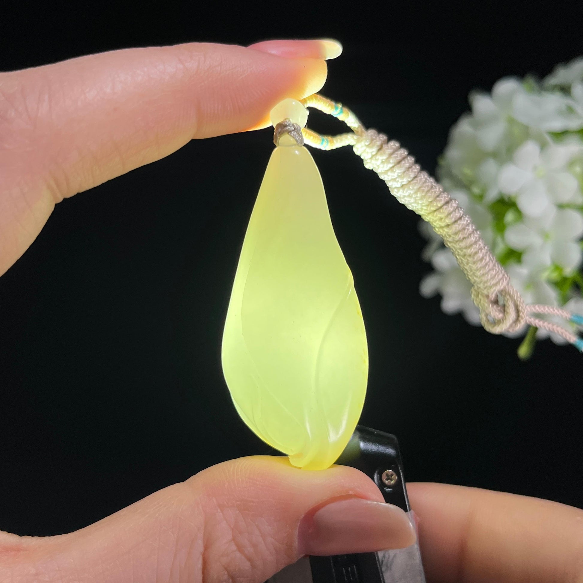 新疆天然和田玉白玉洒金皮籽料玉兰花雕刻挂件（yc379668）