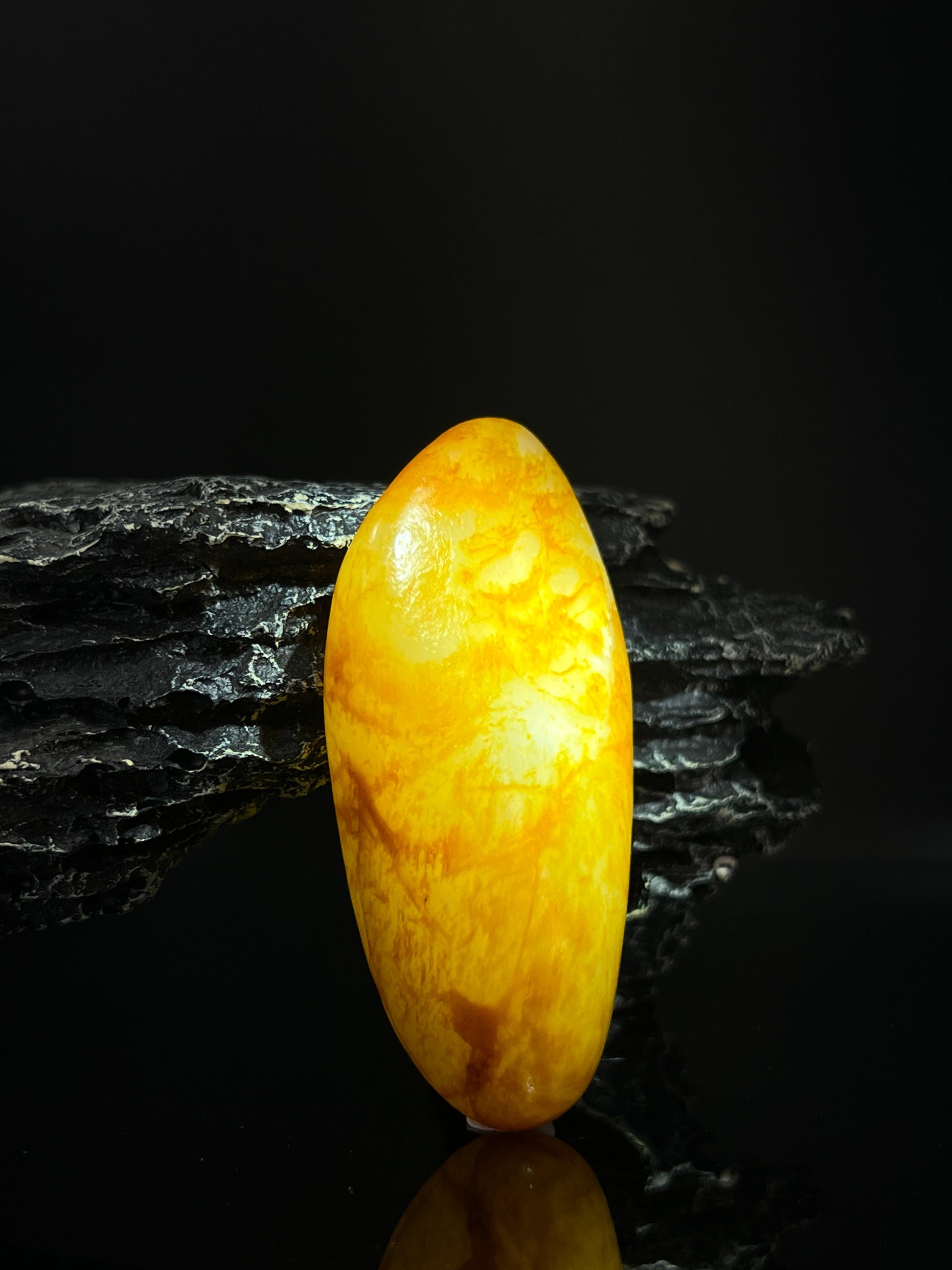 新疆和田白玉沁色洒红皮手把件籽料原石（yc240406）