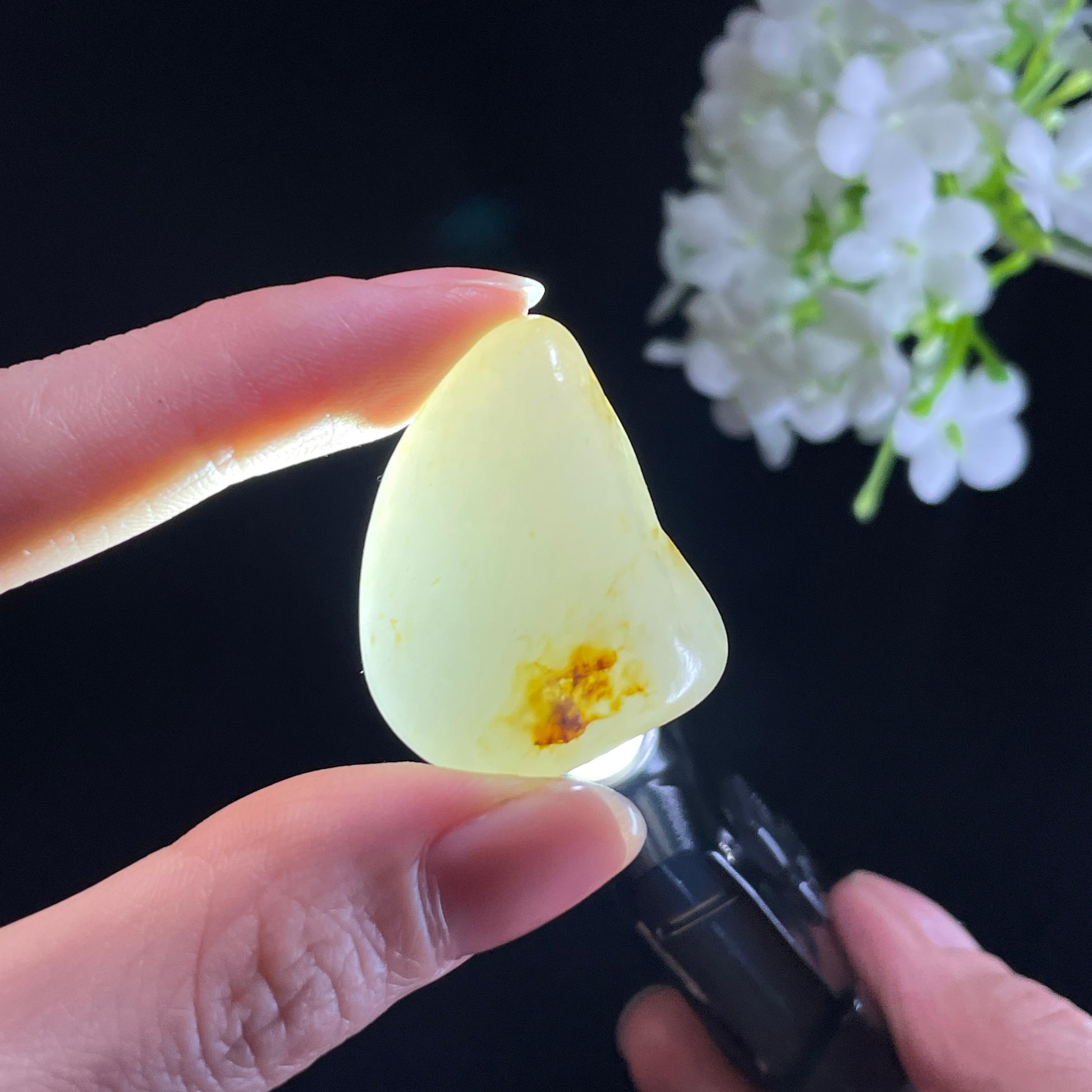 和田玉“枫点月华”白玉洒金洒红皮籽料（yc422630）